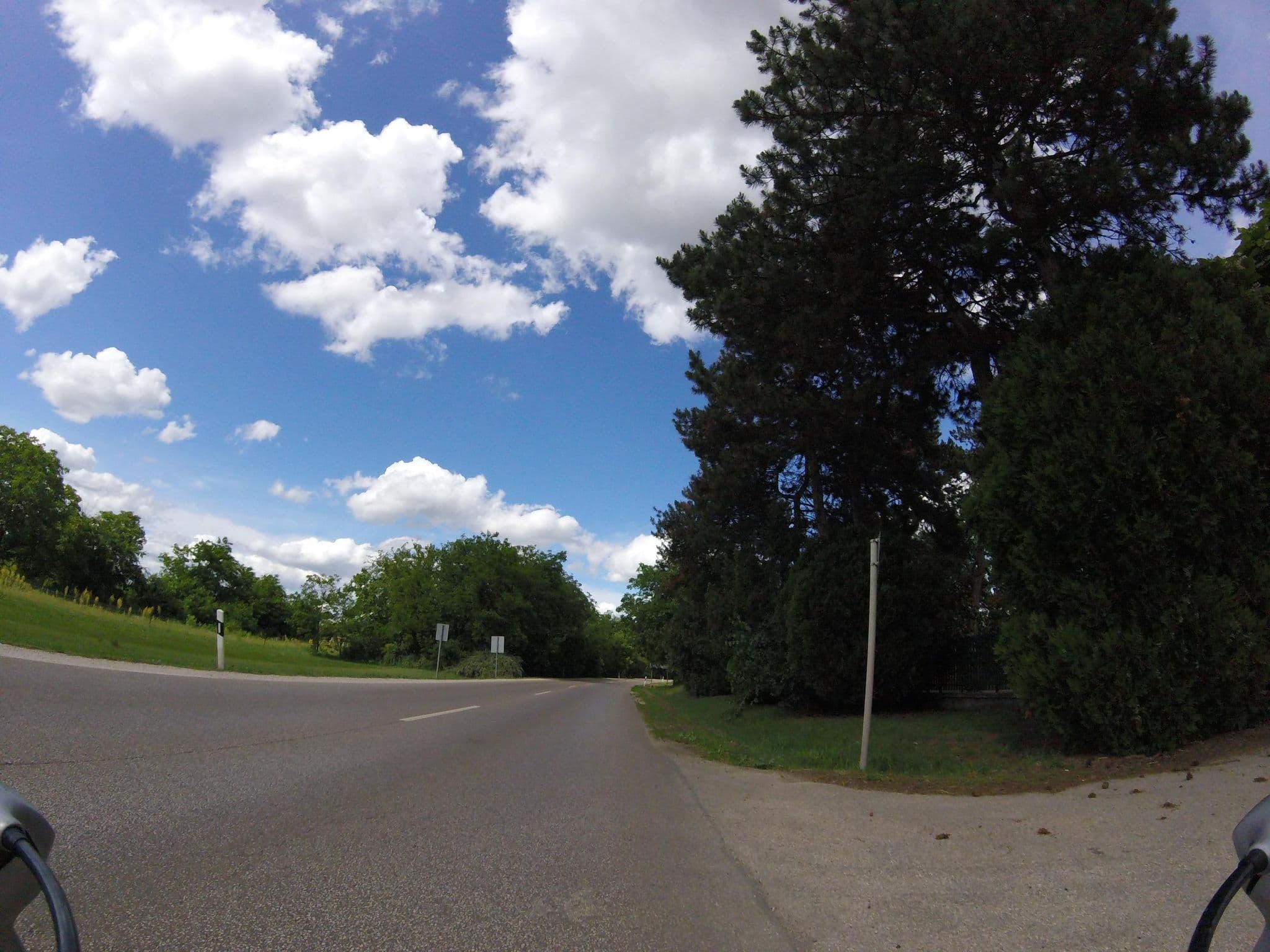 Street view near Rózsa motel, Kunfehértó — © goprohero (CC BY-SA · Mapillary)