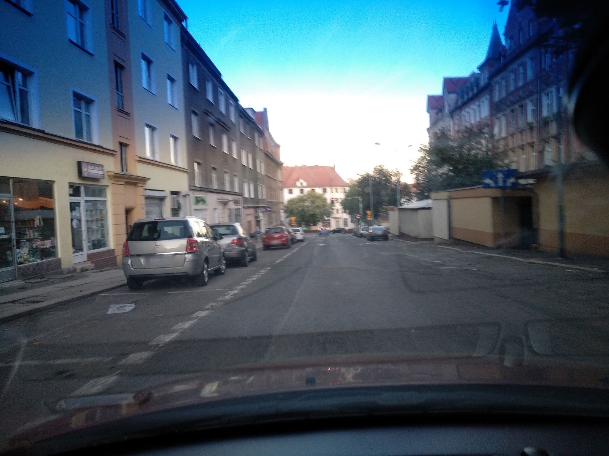 Street view near Wspólnota Mieszkaniowa "Centrum" Ul. Boh.Getta 4 w Zgorzelcu, Zgorzelec — © dasza (CC BY-SA · Mapillary)