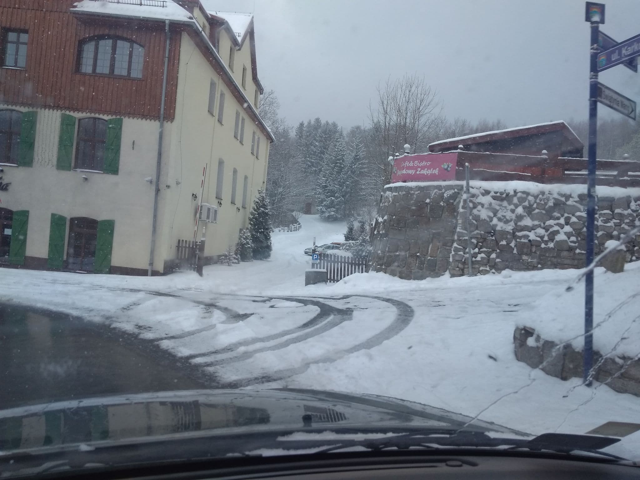 Street view near Apartamenty Karkonosz, Karpacz — © bechem (CC BY-SA · Mapillary)