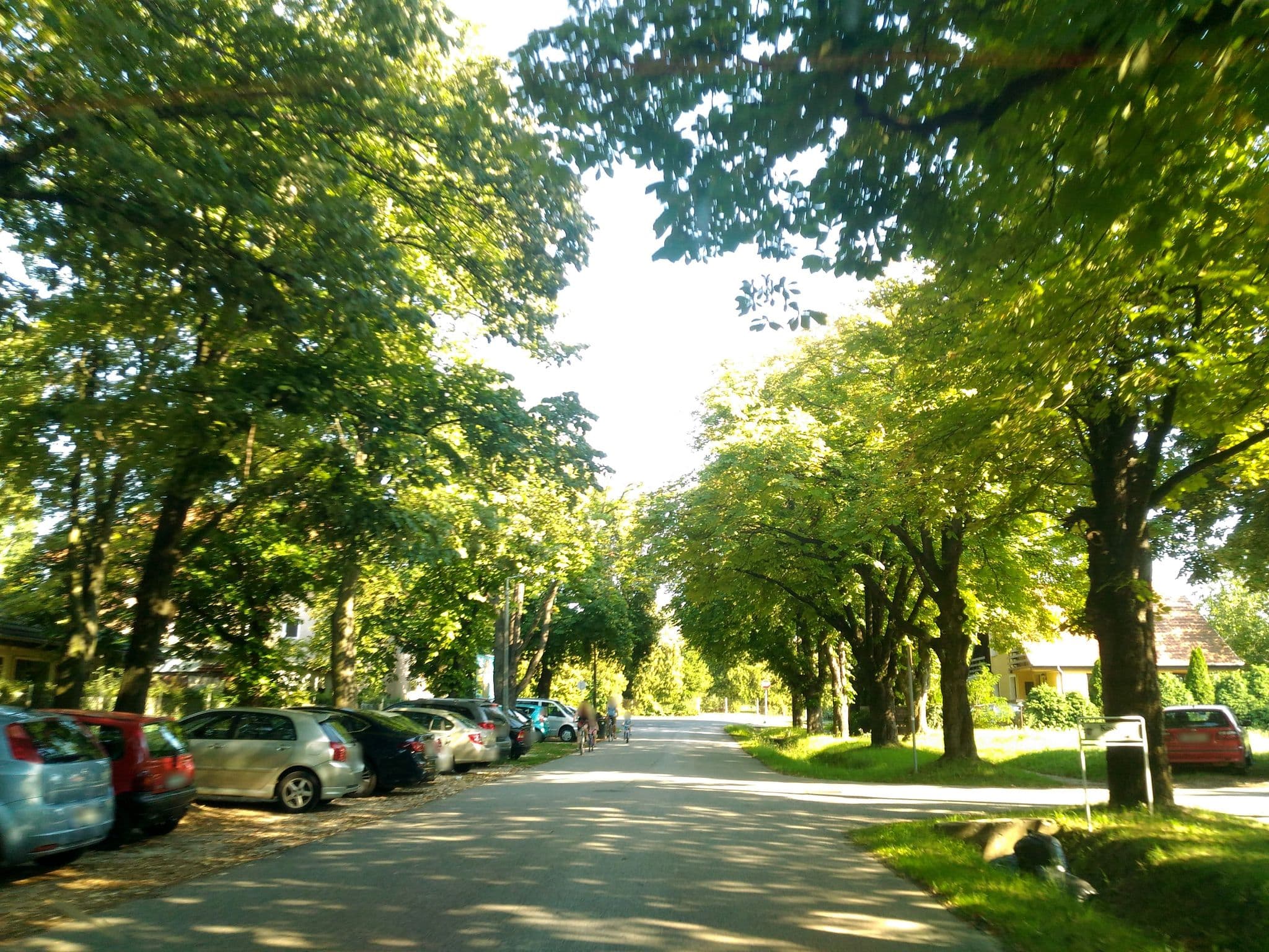 Street view near Szinbád Wellness Hotel, Balatonszemes — © esandorhu (CC BY-SA · Mapillary)