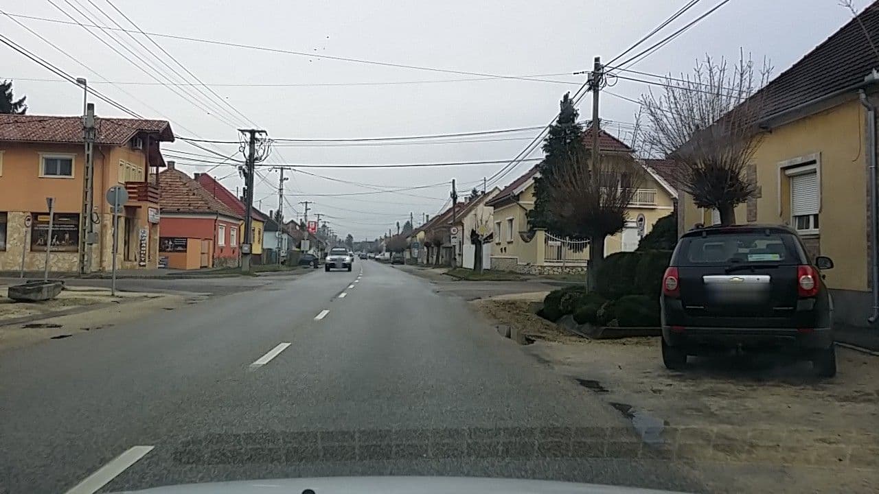 Street view near Erkel Panzió, Pápa — © utvonalfelmeresek (CC BY-SA · Mapillary)