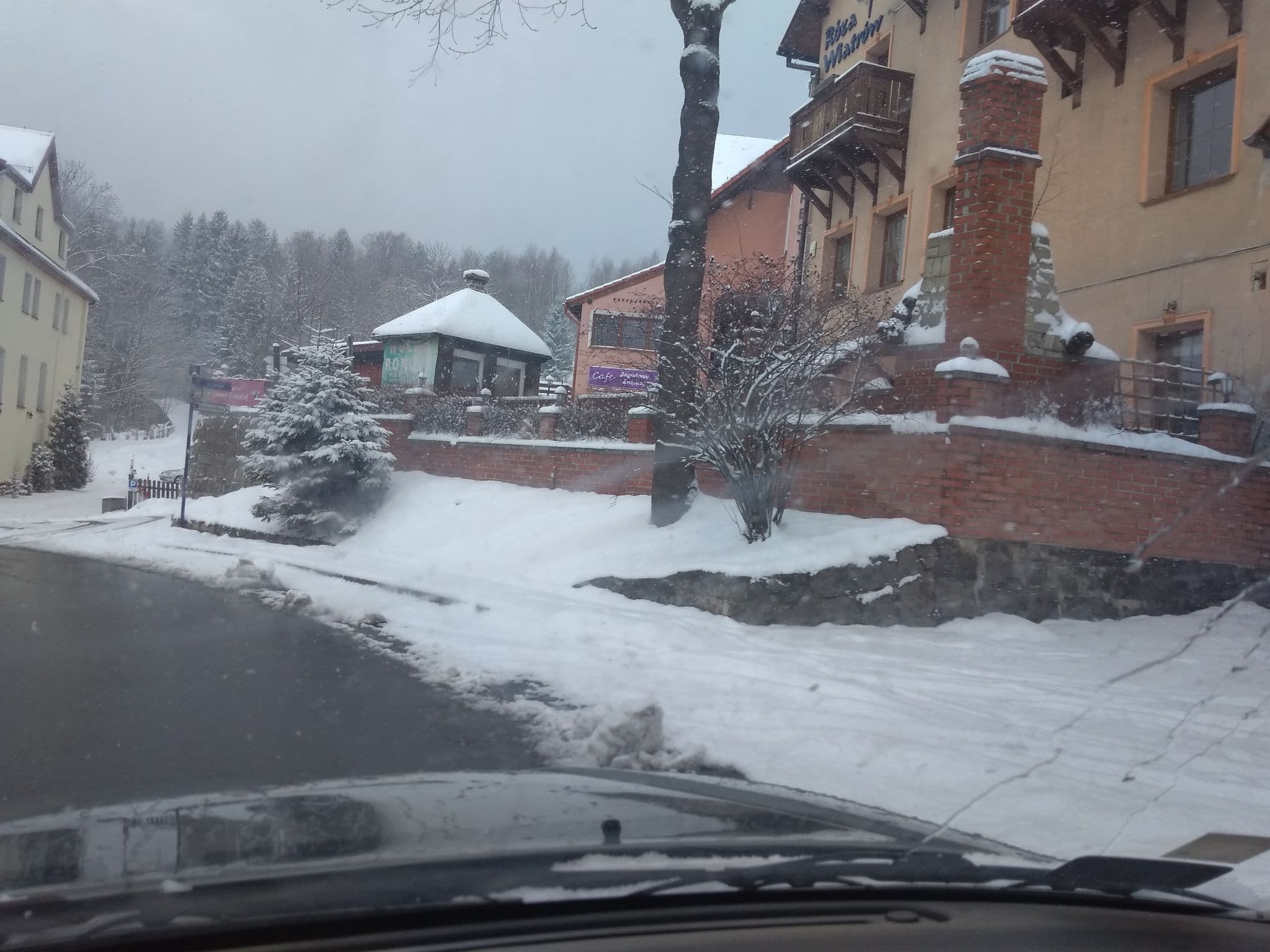 Street view near Firma handlowo usługowa Kreator Beata Czajkowska, Karpacz — © bechem (CC BY-SA · Mapillary)