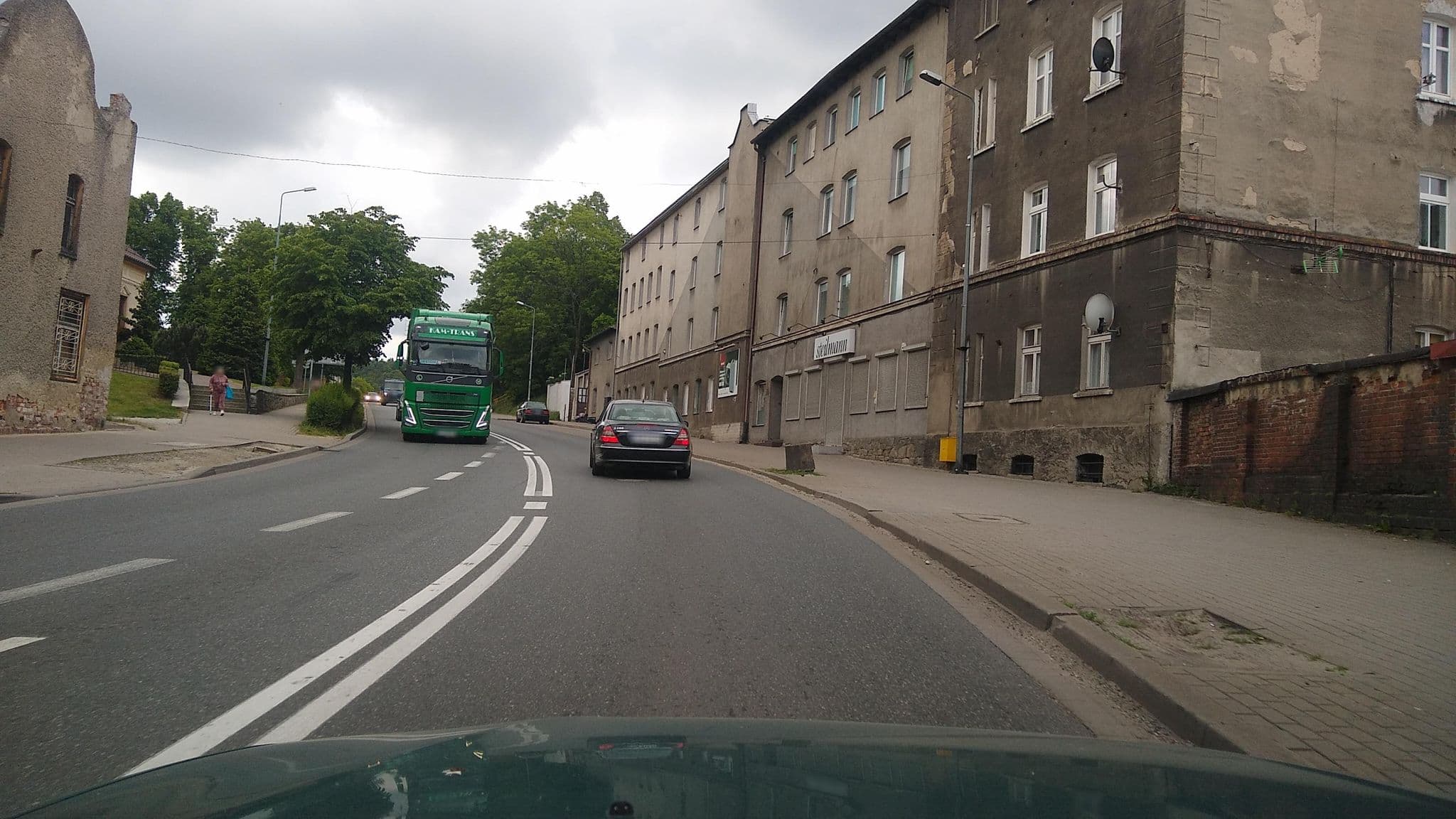 Street view near Wspólnota Mieszkaniowa przy ul. Wałbrzyskiej nr 15 w Świebodzicach, Świebodzice — © wegavision (CC BY-SA · Mapillary)