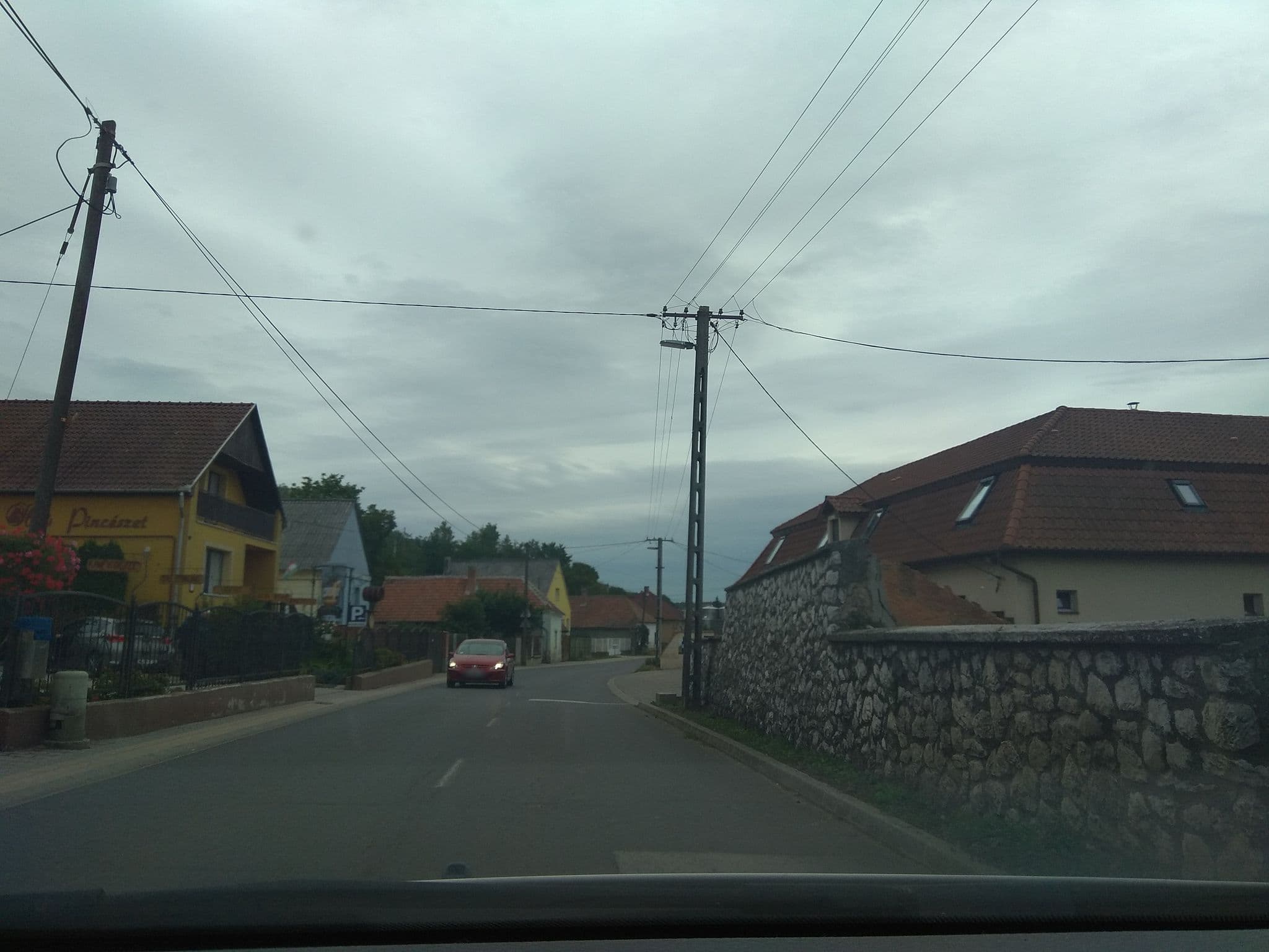 Street view near Borozók Vendégháza, Egerszalók — © dyaz (CC BY-SA · Mapillary)