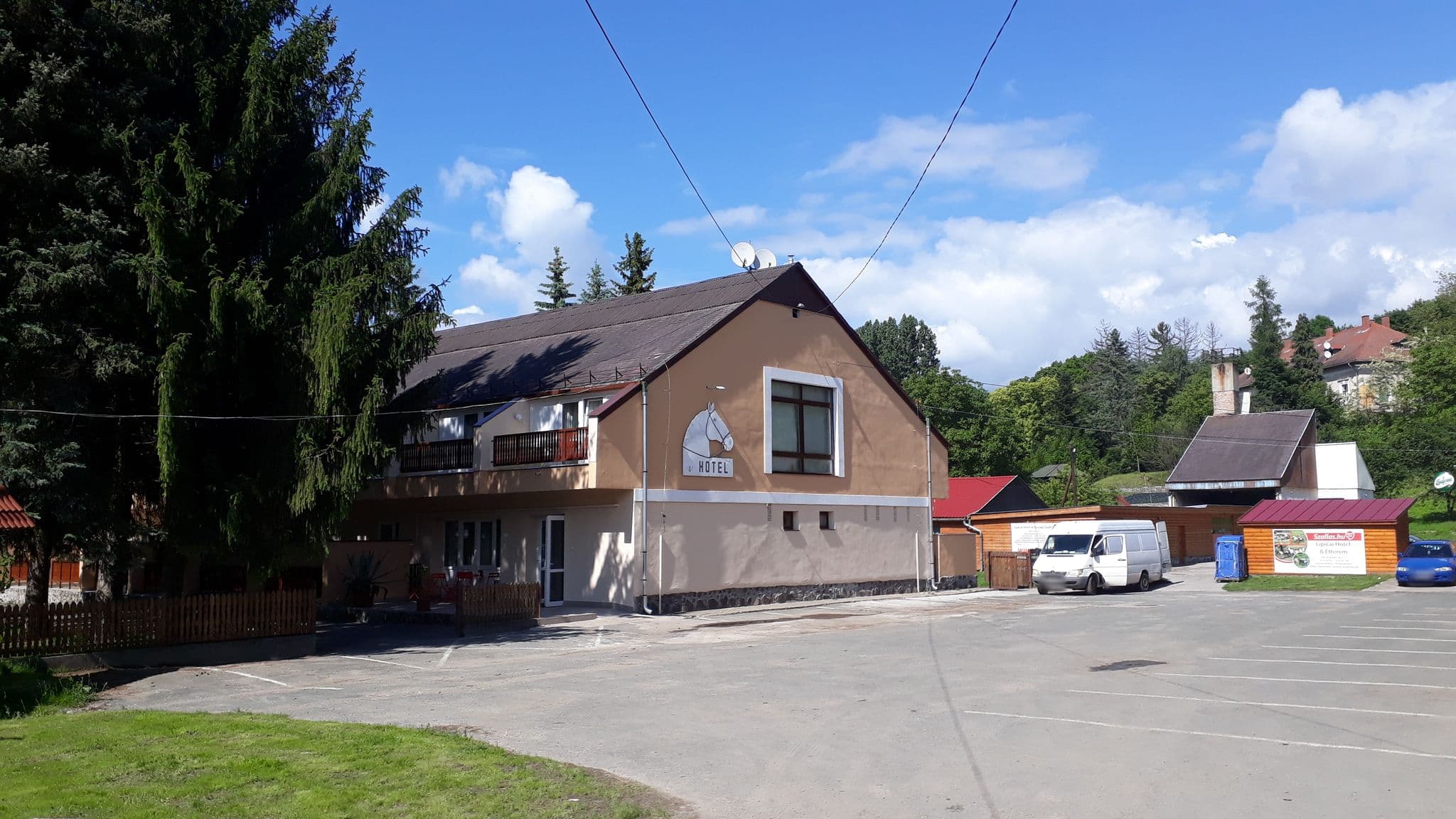 Street view near Lipicai Hotel Turistaház és Étterem, Szilvásvárad — © vasony (CC BY-SA · Mapillary)