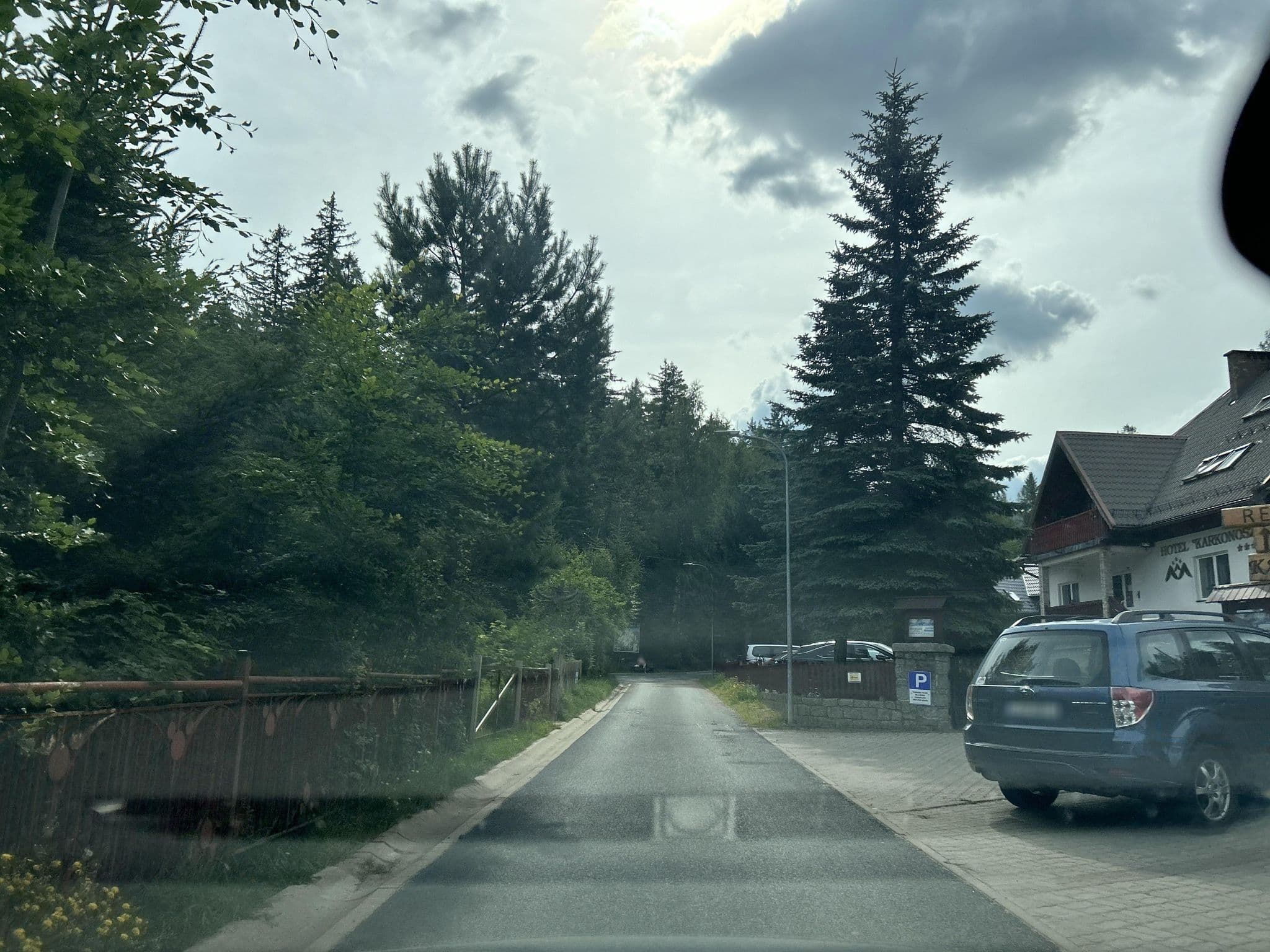 Street view near Pod Wozem Aleksandra Stasiewicz, Karpacz — © strudel (CC BY-SA · Mapillary)