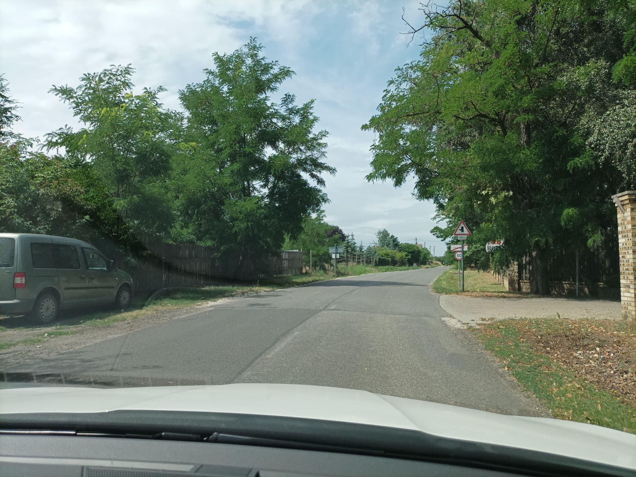 Street view near Hotel Krisztina, Újhartyán — © mkpest2 (CC BY-SA · Mapillary)