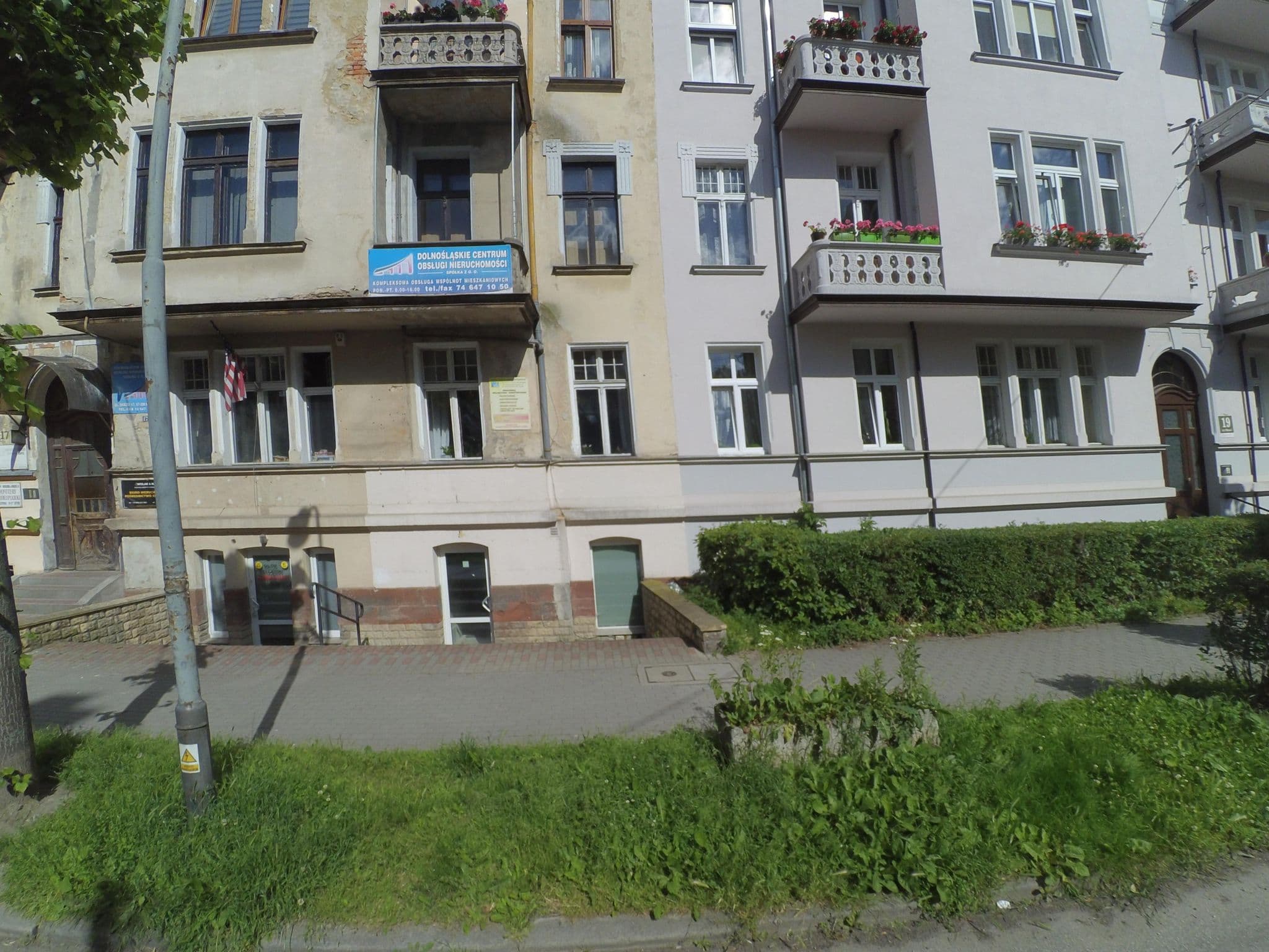 Street view near Wspólnota Mieszkaniowa przy Al. Zwycięzców 6a 6b 6f w Polanicy Zdroju, Kłodzko — © wegavision (CC BY-SA · Mapillary)