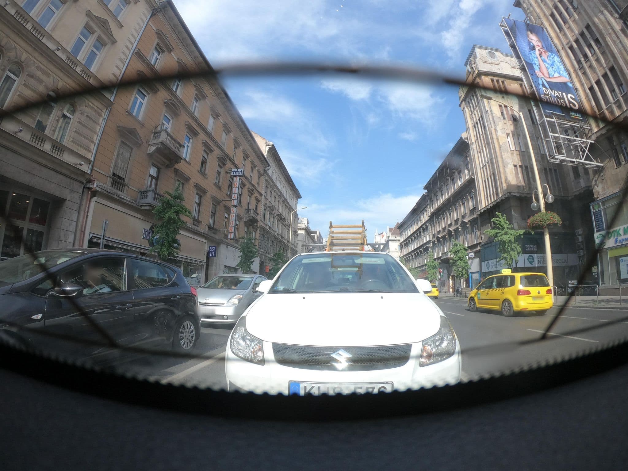 Street view near Esprit Hotel, Csarnoknegyed — © vst (CC BY-SA · Mapillary)