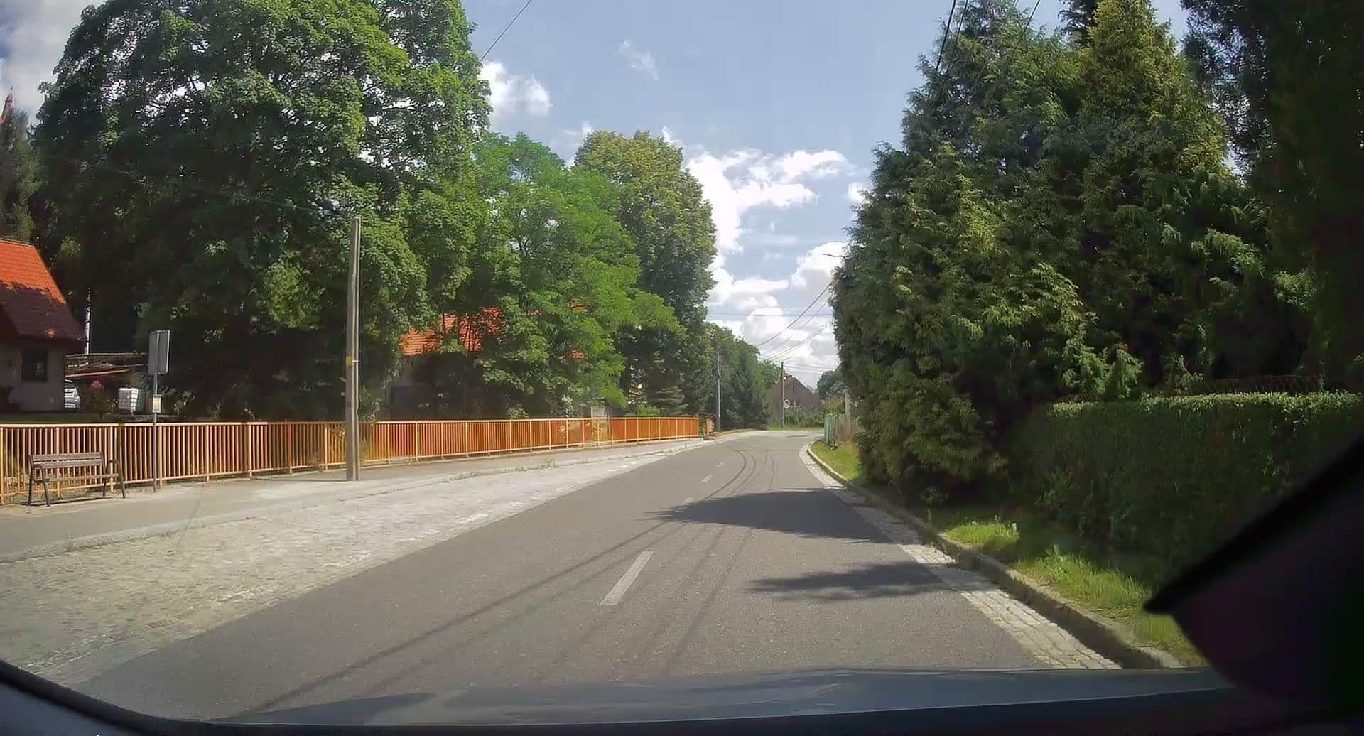 Street view near Leszek Winiarski pod Skałką, Pieszyce — © edc22 (CC BY-SA · Mapillary)