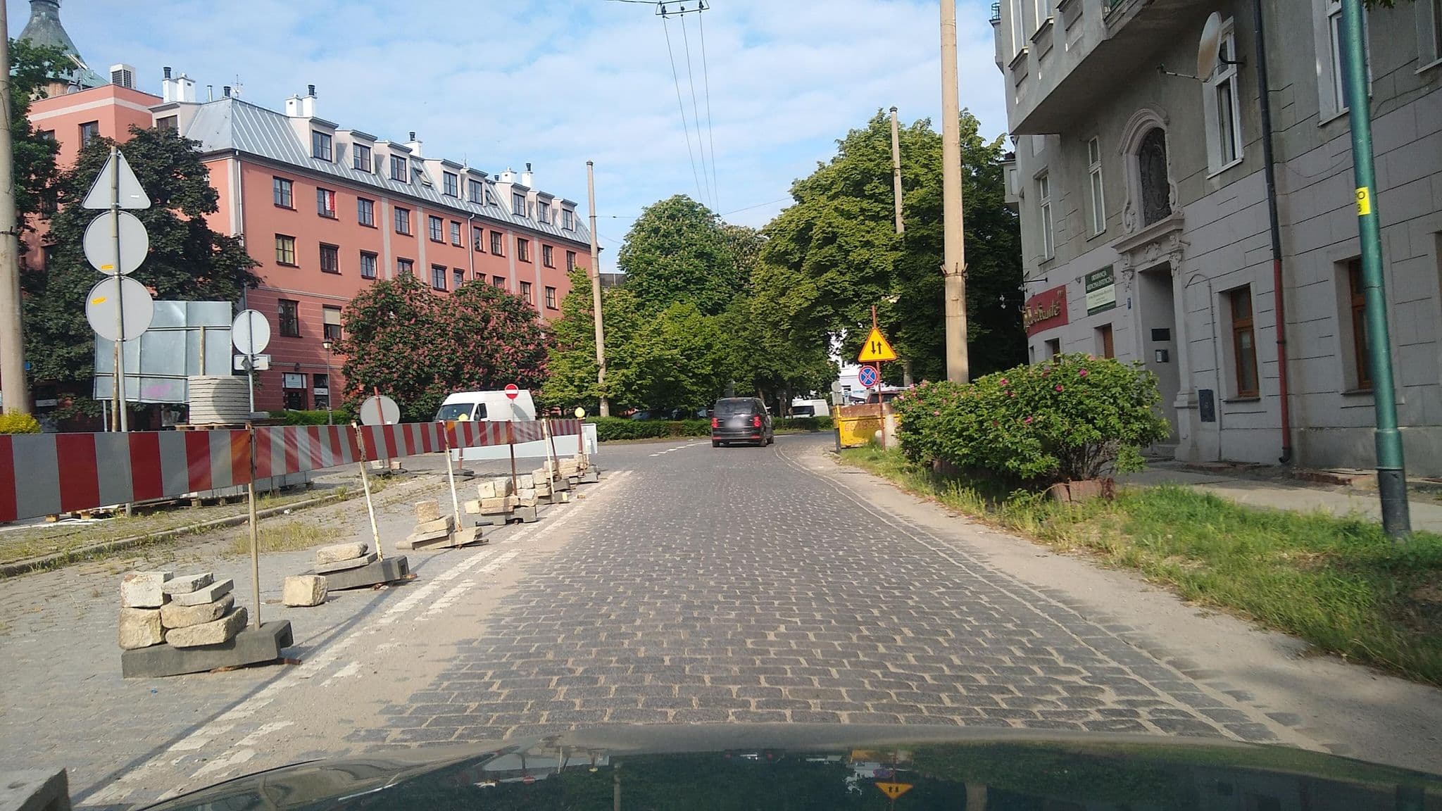 Street view near DM Import Dawid Orzechpokoje U Dawida Dawid Orzech, Świdnica — © wegavision (CC BY-SA · Mapillary)