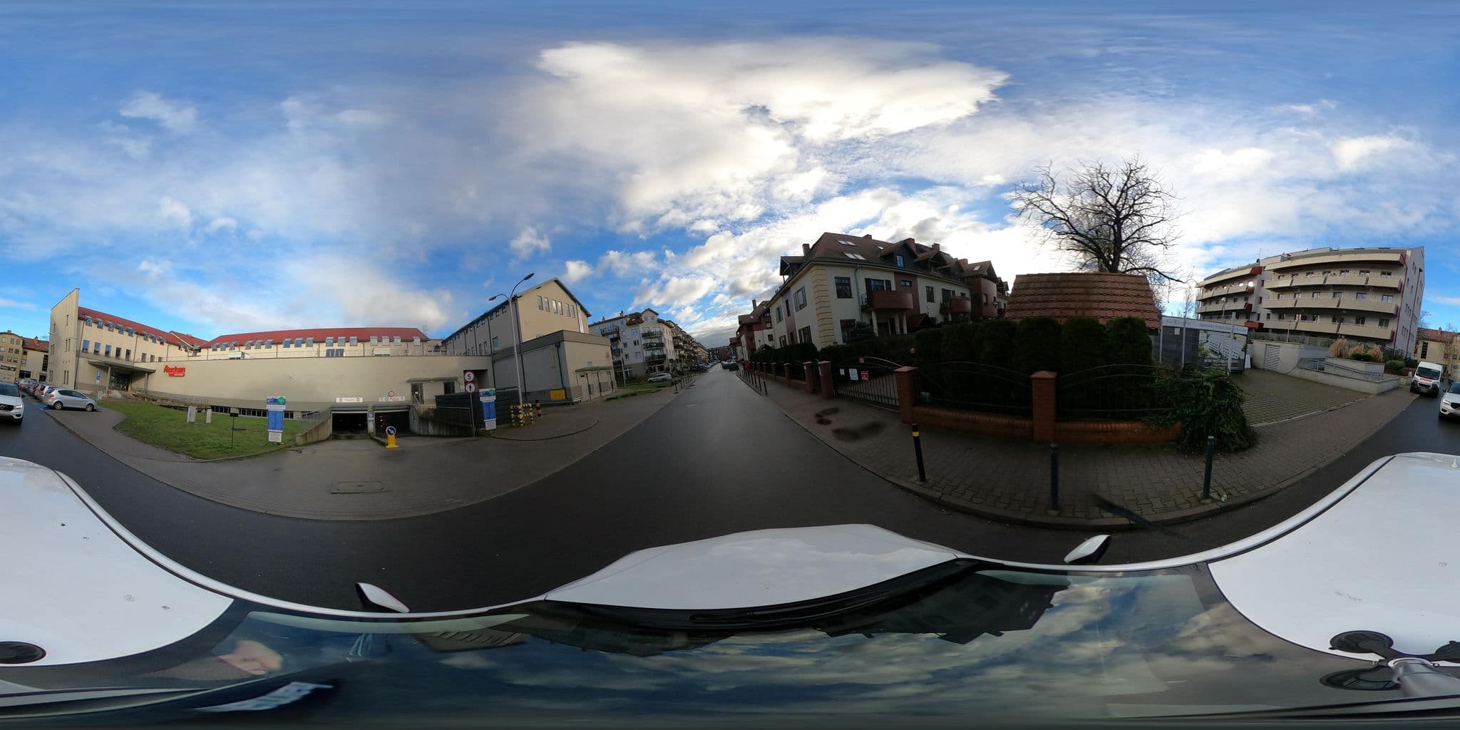 Street view near Zwycięska. Noclegi, Krzyki-Partynice — © altaaro (CC BY-SA · Mapillary)