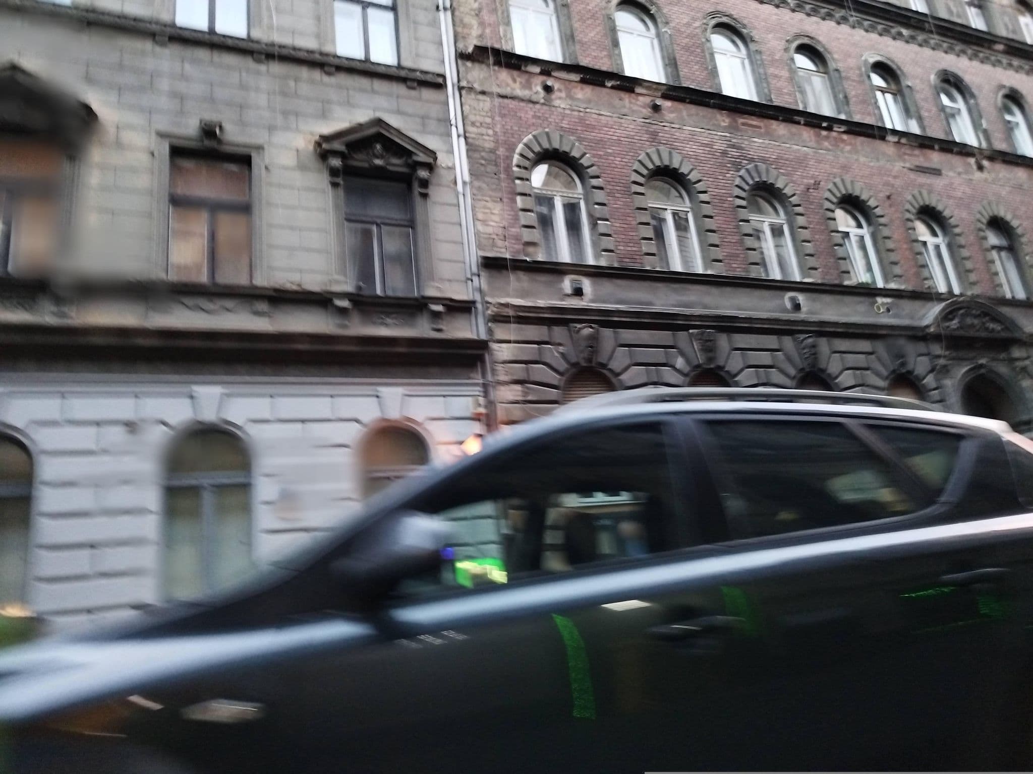 Street view near Meander Hostel, Budapest VI. kerület — © grozsa11 (CC BY-SA · Mapillary)