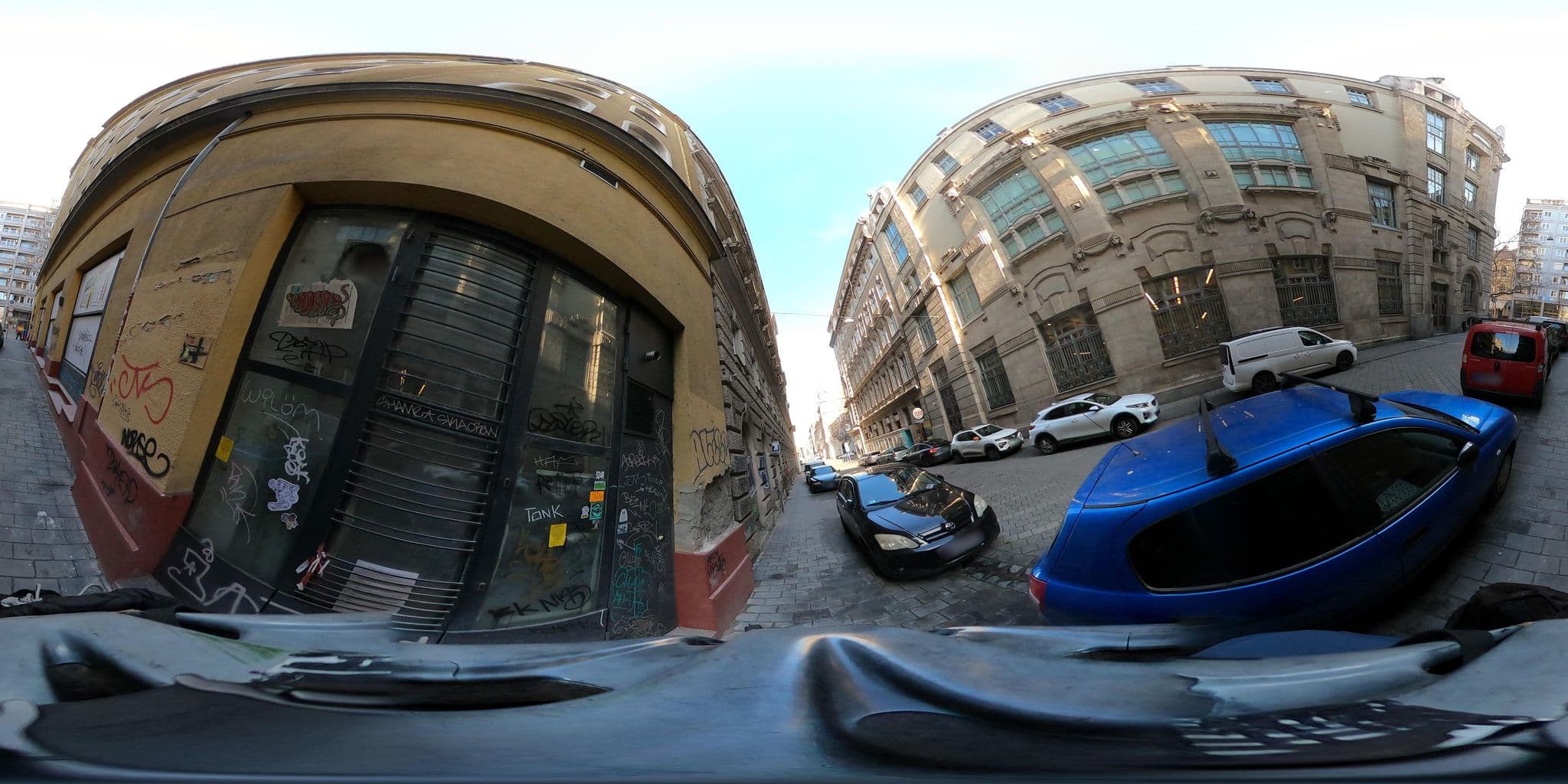 Street view near Z, Budapest VI. kerület — © grozsa11 (CC BY-SA · Mapillary)