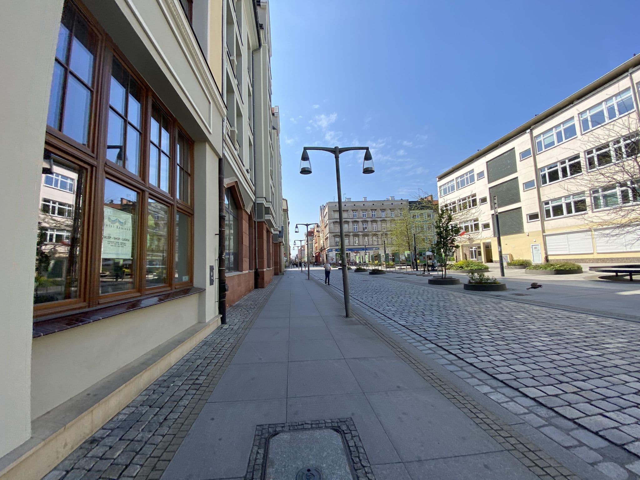 Street view near Q17/Q19 Apartments, Stare Miasto — © ttomek22 (CC BY-SA · Mapillary)