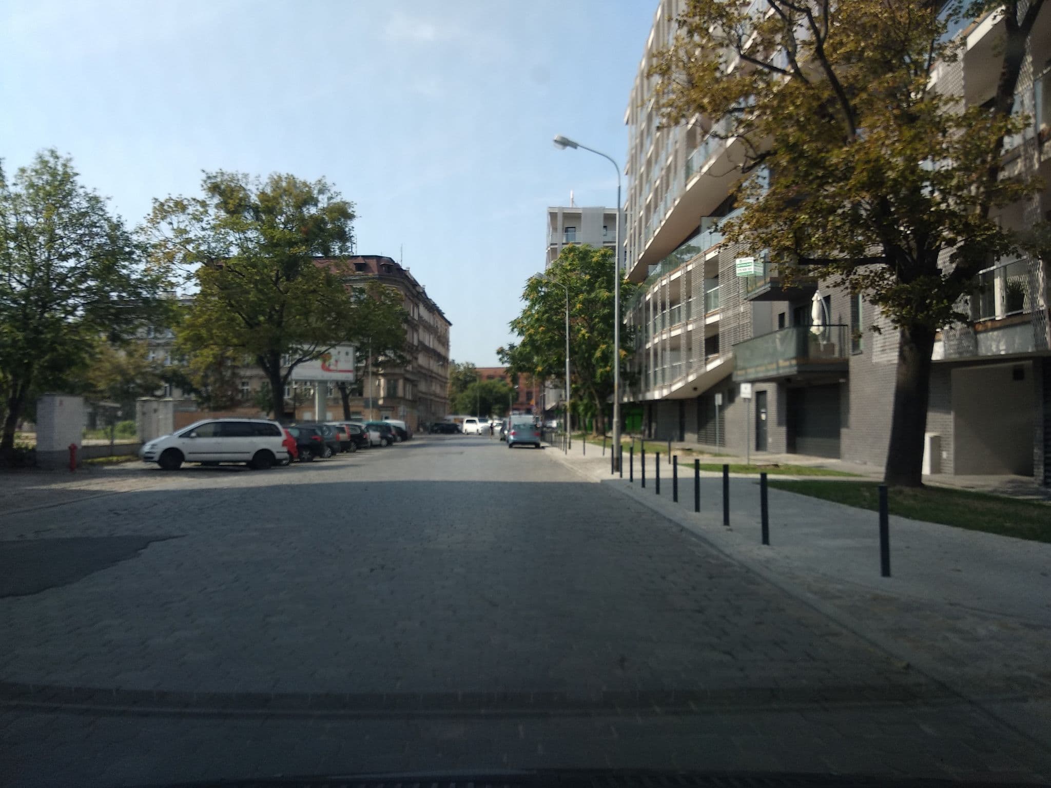 Street view near Apartment Wroclaw Sikorskiego by Renters Prestige, Szczepin — © misiekwr (CC BY-SA · Mapillary)