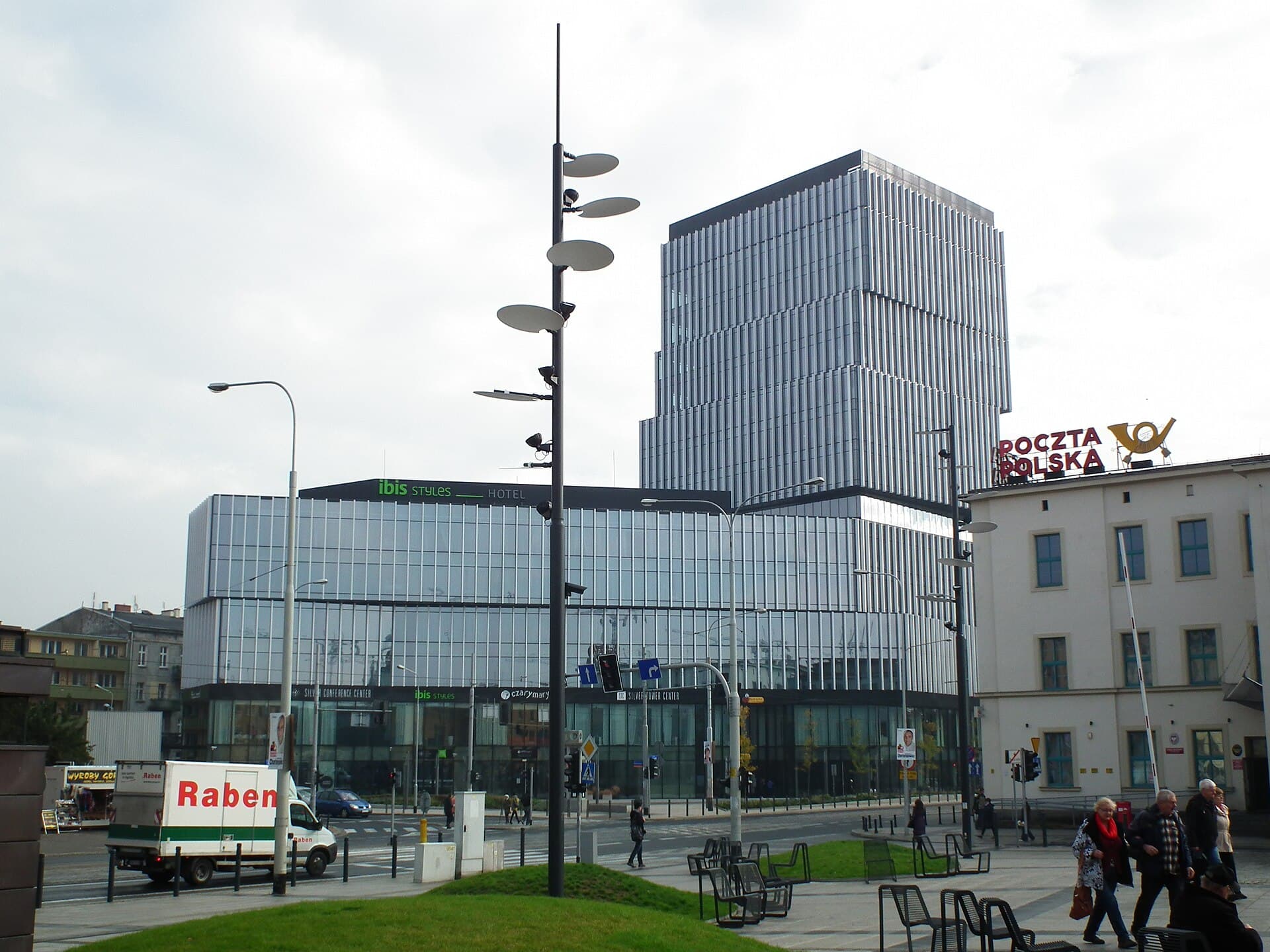 ibis Styles Wroclaw Centrum (via Wikimedia Commons, CC BY-SA 4.0)