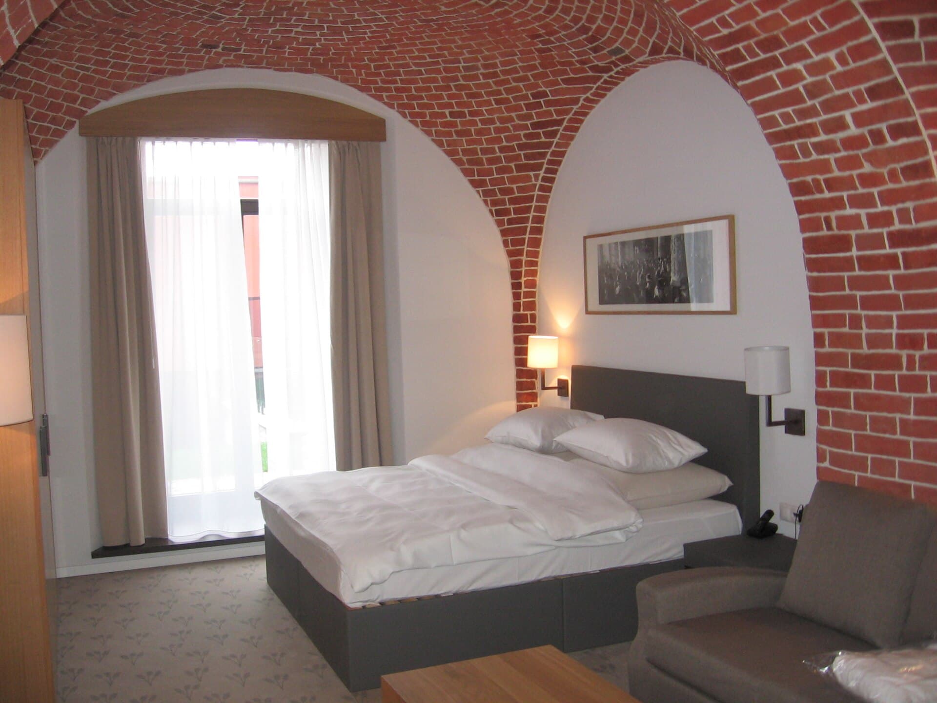 The Granary La Suite Hotel (via Wikimedia Commons, Public domain)