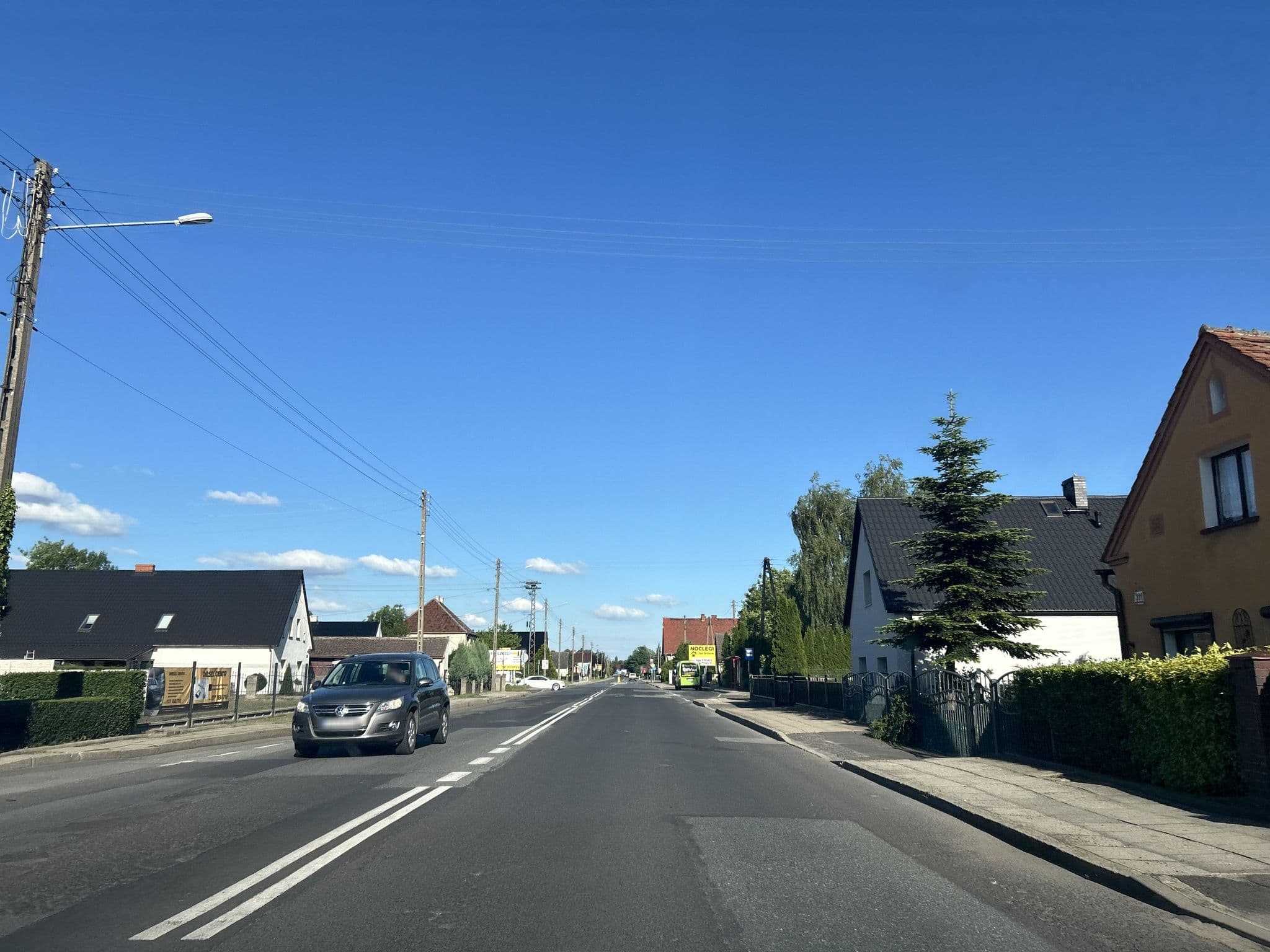 Street view near Andrzej Romanowski Motelik Agro 46 073 Wrzoski Ul Wrocławska 1A, Chmielowice — © strudel (CC BY-SA · Mapillary)