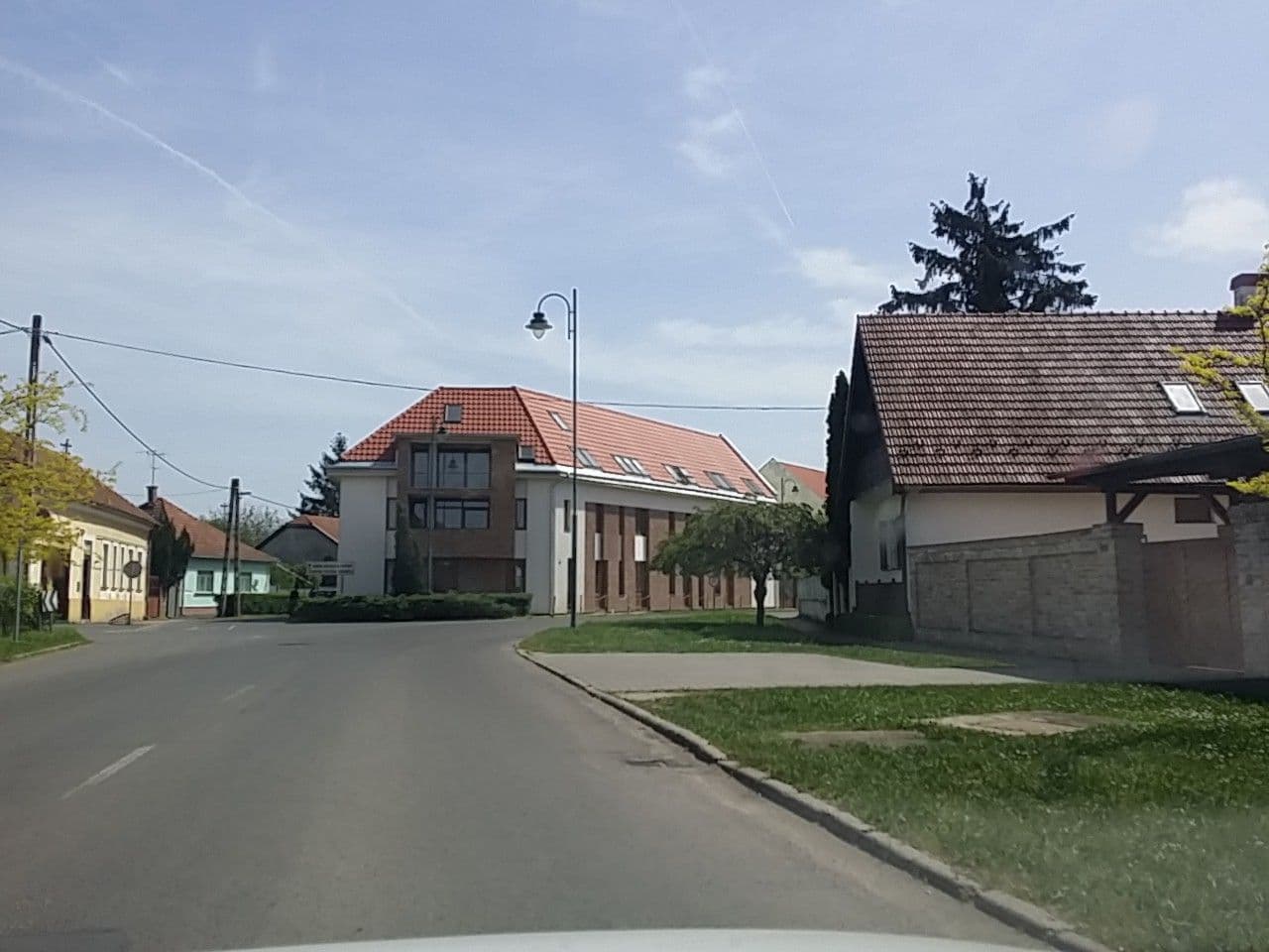 Street view near Szigeterőd Apartman, Gyula — © utvonalfelmeresek (CC BY-SA · Mapillary)