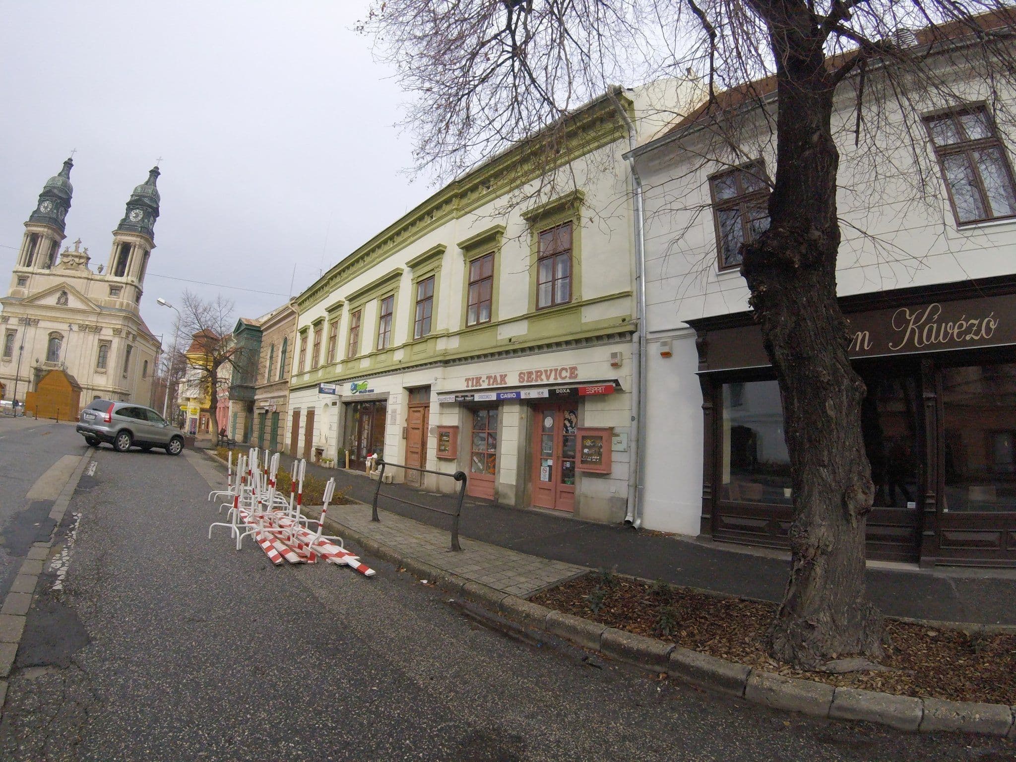 Street view near Hotel Arany Griff, Pápa — © utvonalfelmeresek (CC BY-SA · Mapillary)