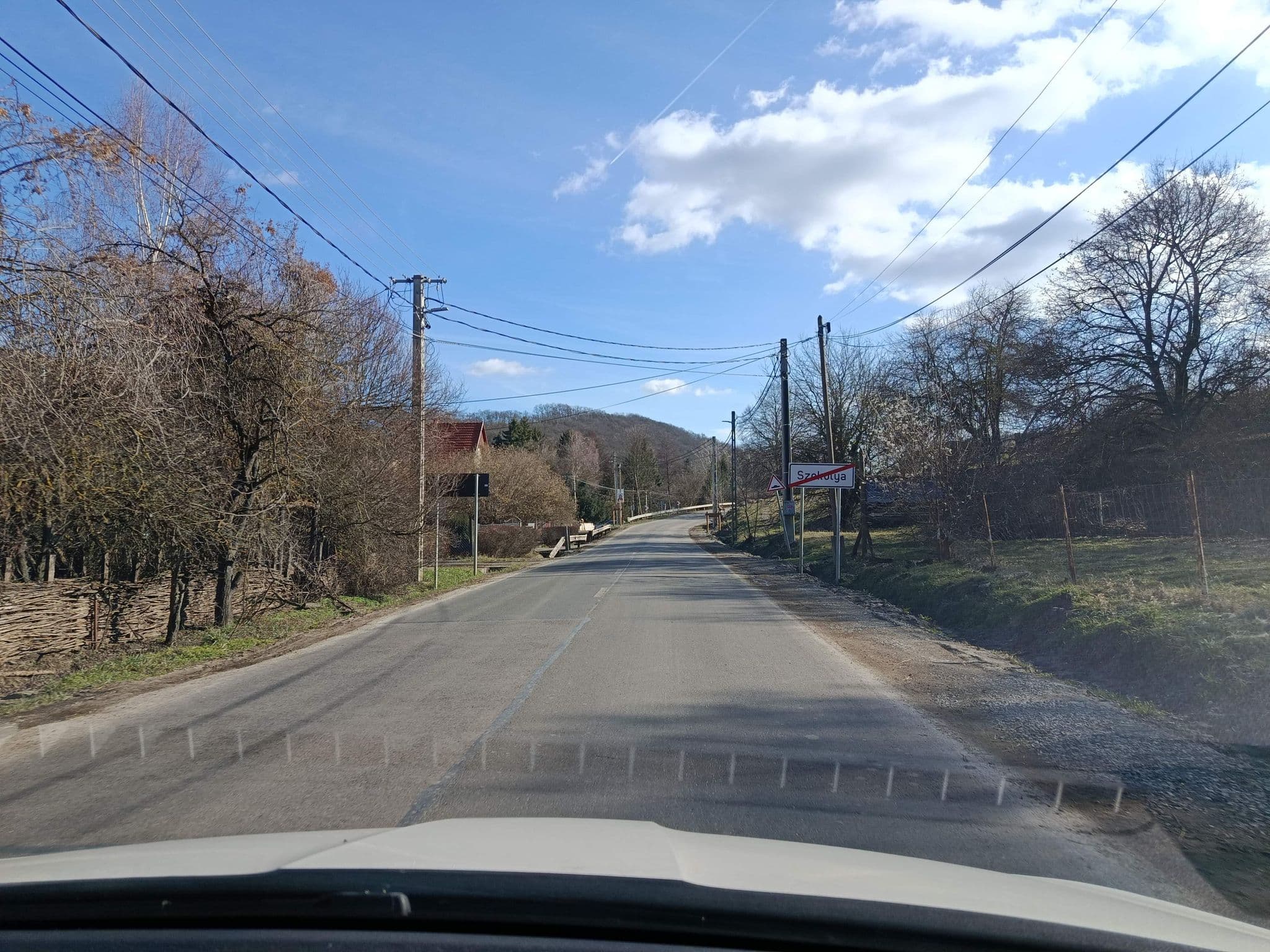 Street view near Kacár tanya - Hagyományok vendégháza, Szokolya, Kismaros — © mkpest2 (CC BY-SA · Mapillary)