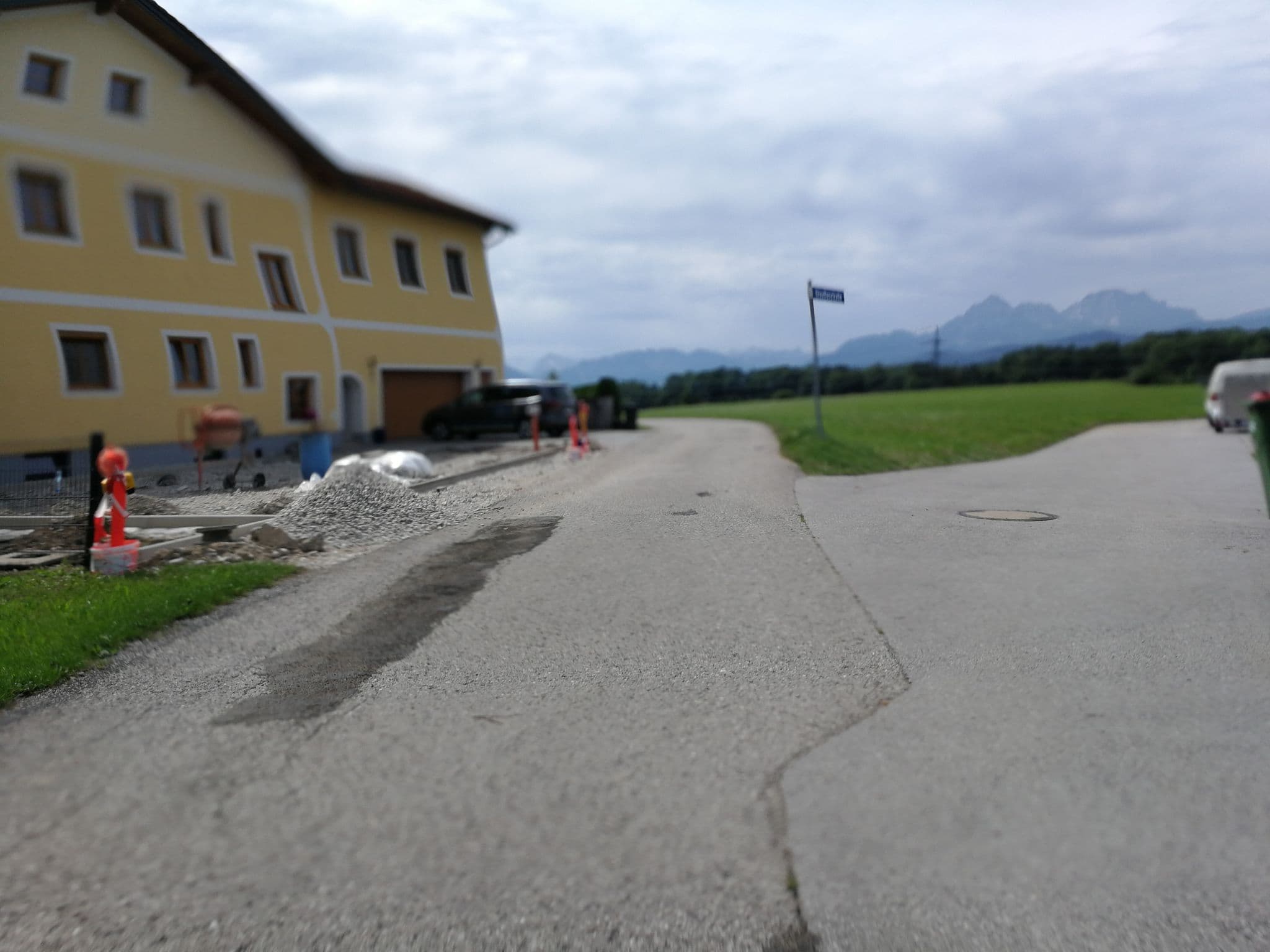 Street view near Villa Untersbergblick - Pension Hiesel, Anthering — © consens_verkehrsplanung (CC BY-SA · Mapillary)