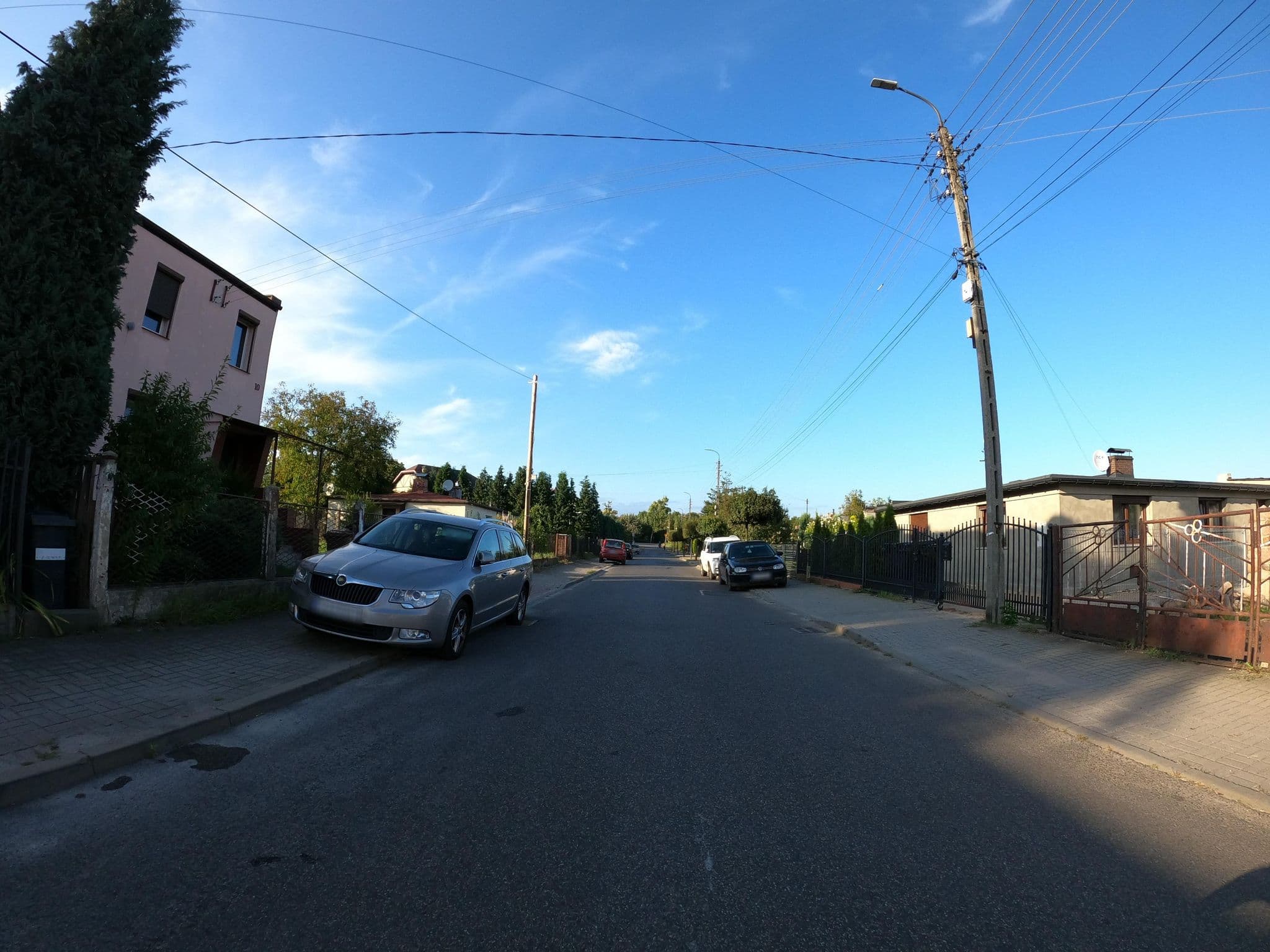 Street view near Firma Handlowo-Usługowa "Zefir" Marian Ozdowy, Tarnowskie Góry — © masterofnoroad (CC BY-SA · Mapillary)
