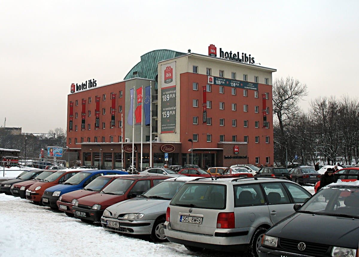 Ibis Katowice-Zabrze (via Wikimedia Commons, CC BY-SA 3.0)