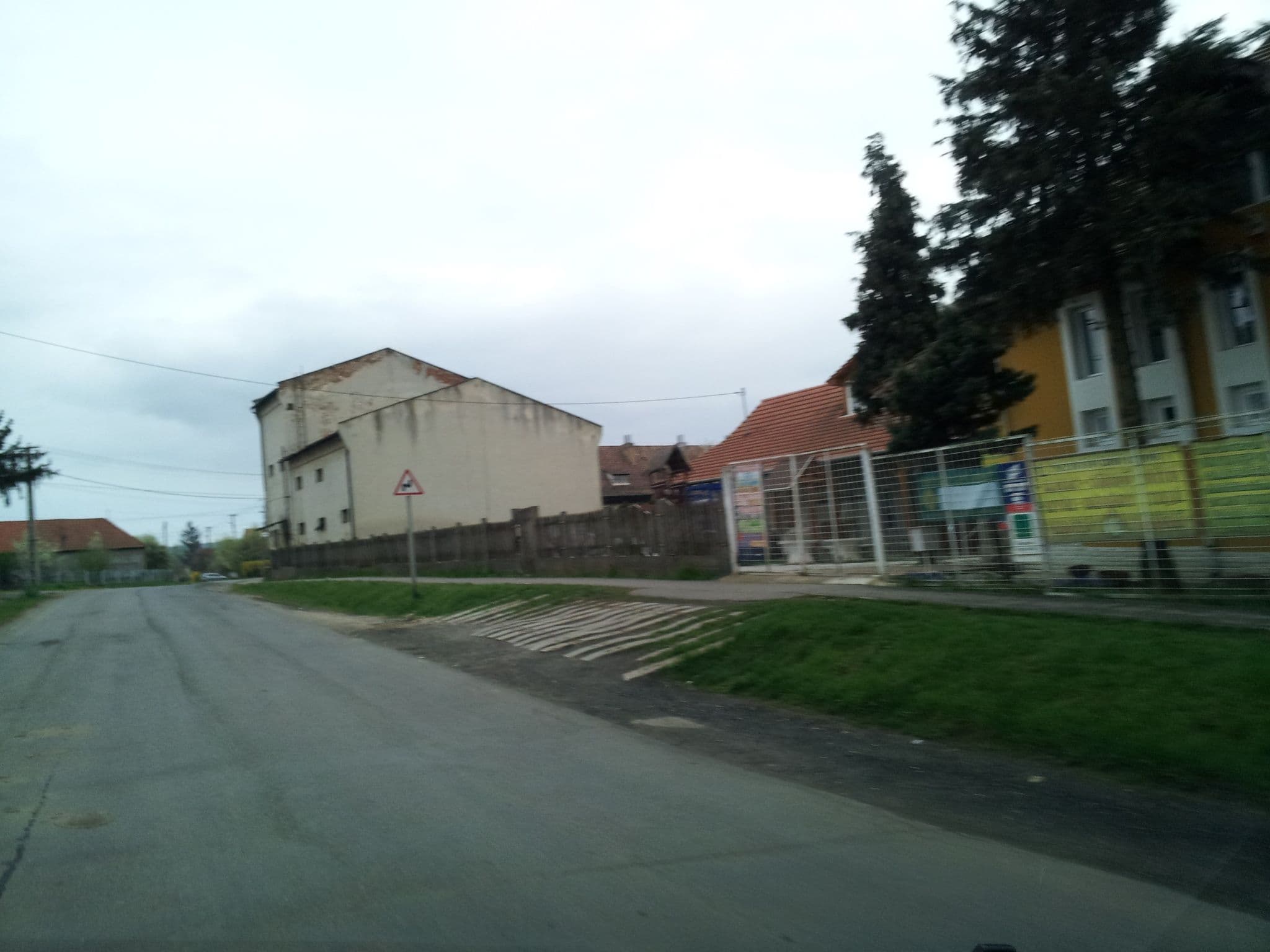 Street view near Borsod Kapu Vendégfogadó, Edelény — © kolesajr (CC BY-SA · Mapillary)