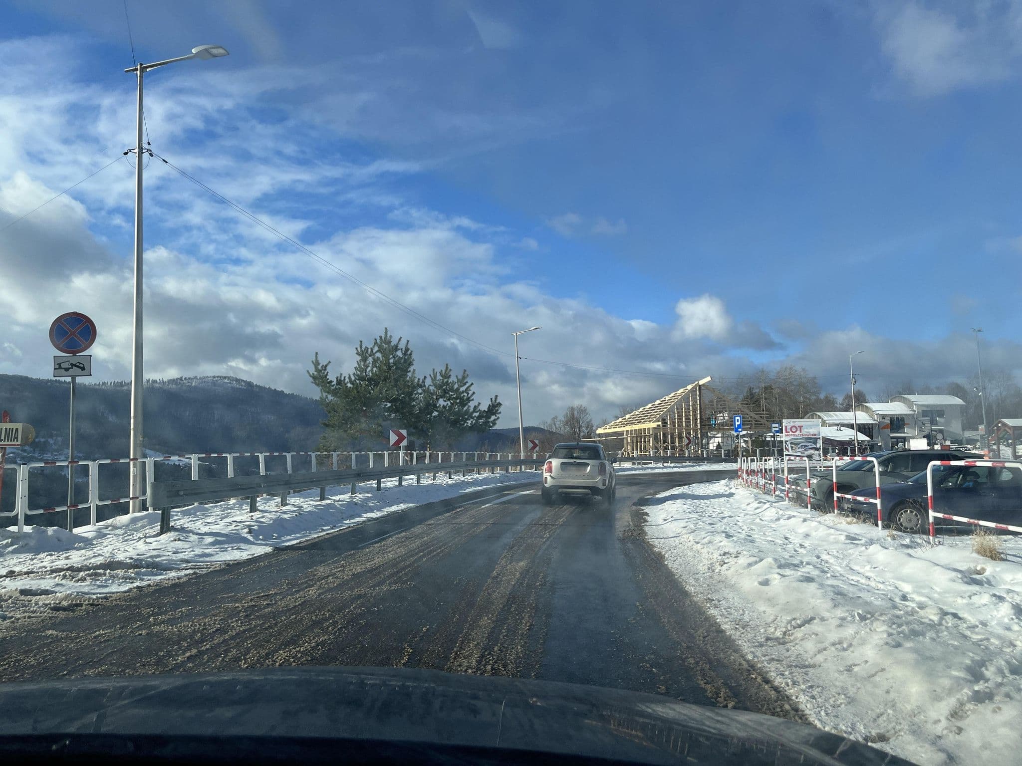 Street view near Ośrodek Aktywnego Wypoczynku ŻAR, Międzybrodzie Bialskie — © Tymoteusz_ (CC BY-SA · Mapillary)
