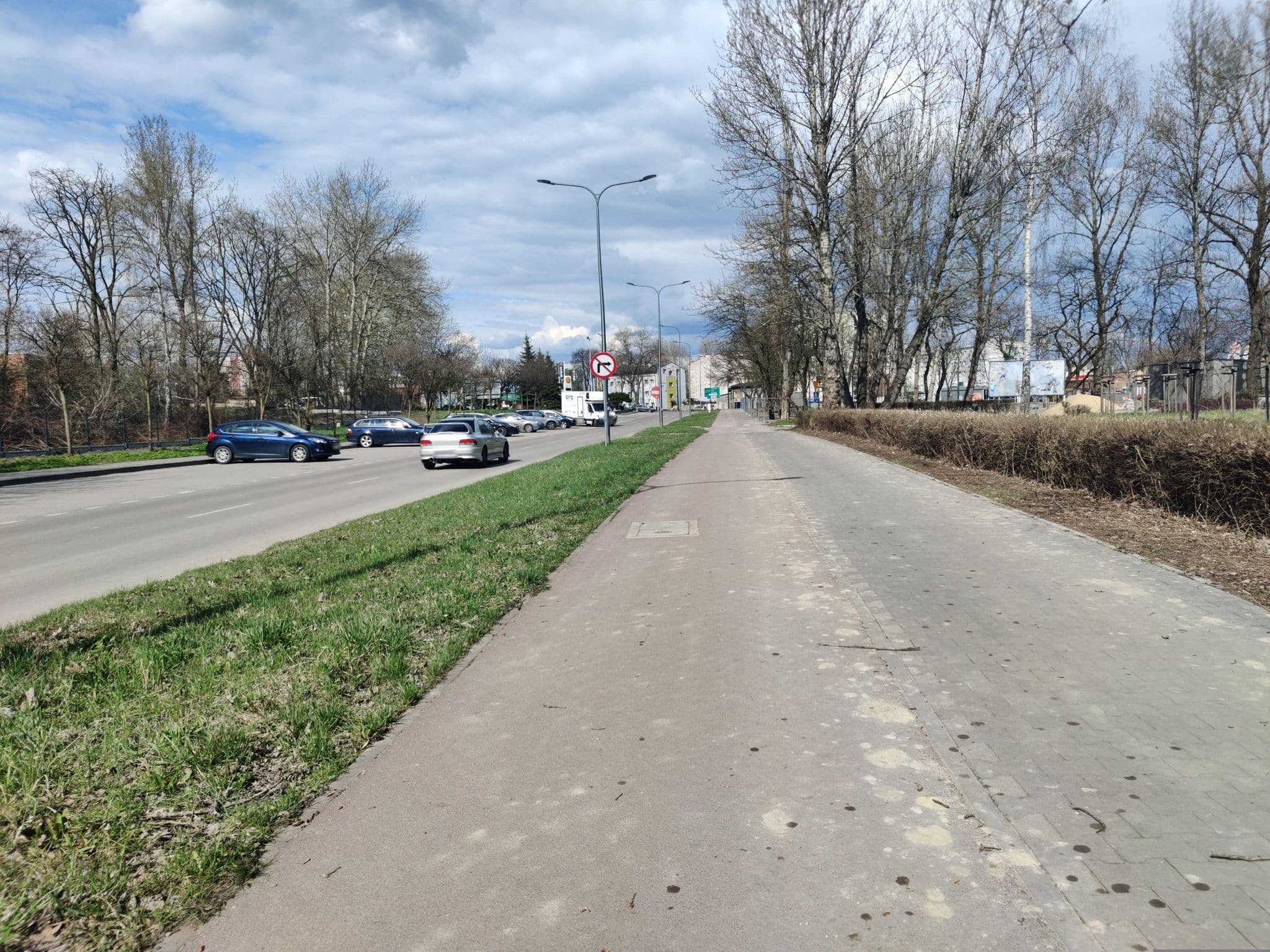 Street view near Dom Sportowca Miejskiego Ośrodka Sportu i Rekreacji, Sosnowiec — © ireun (CC BY-SA · Mapillary)