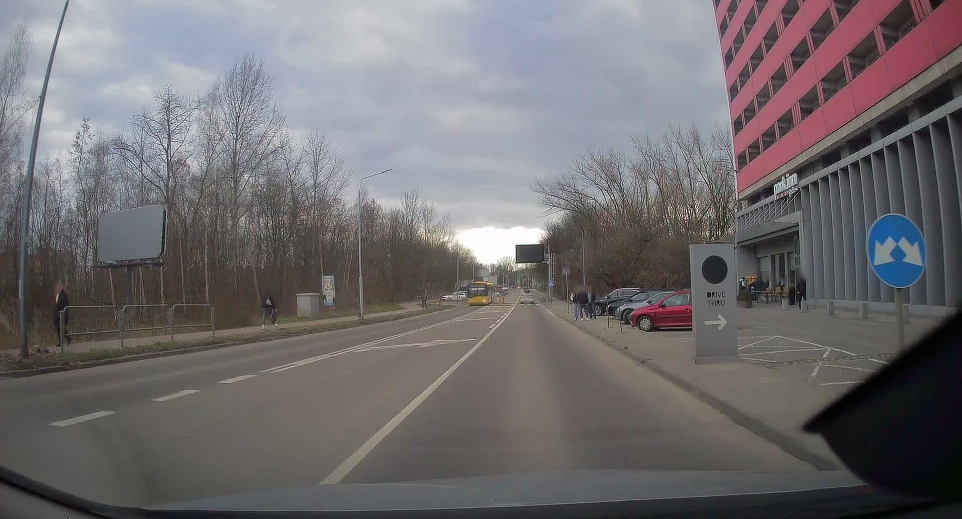 Street view near Park Inn by Radisson Katowice, Chorzów — © edc22 (CC BY-SA · Mapillary)