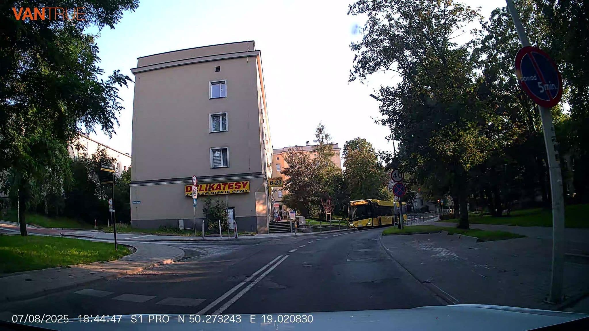 Street view near Wspólnota Mieszkaniowa ul. Górnika 7 B w Katowicach, Katowice — © Driven2574 (CC BY-SA · Mapillary)