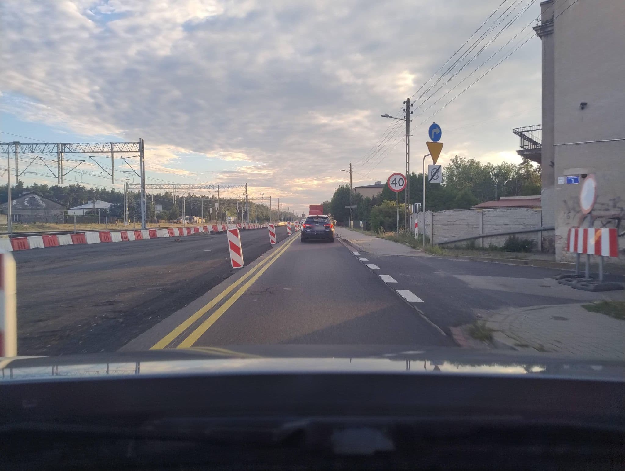 Street view near Złota Róża - Zajazd, Restauracja, Kort Tenisowy, Blachownia — © BartoszOgrodnik (CC BY-SA · Mapillary)