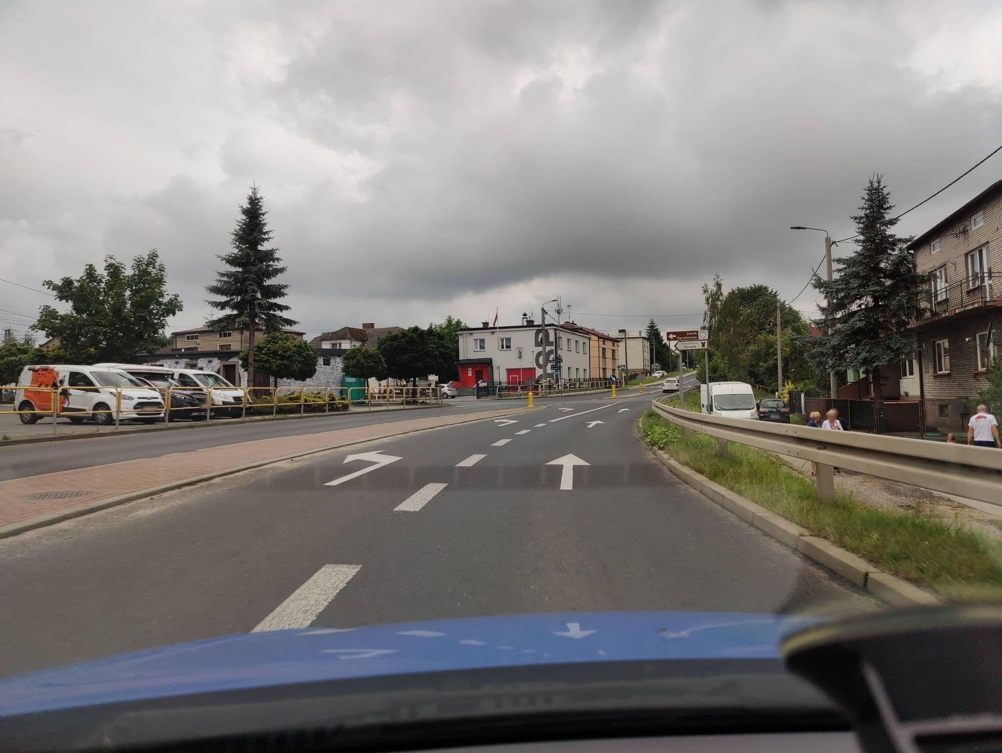 Street view near Boner. Hotel, Ogrodzieniec — © ireun (CC BY-SA · Mapillary)