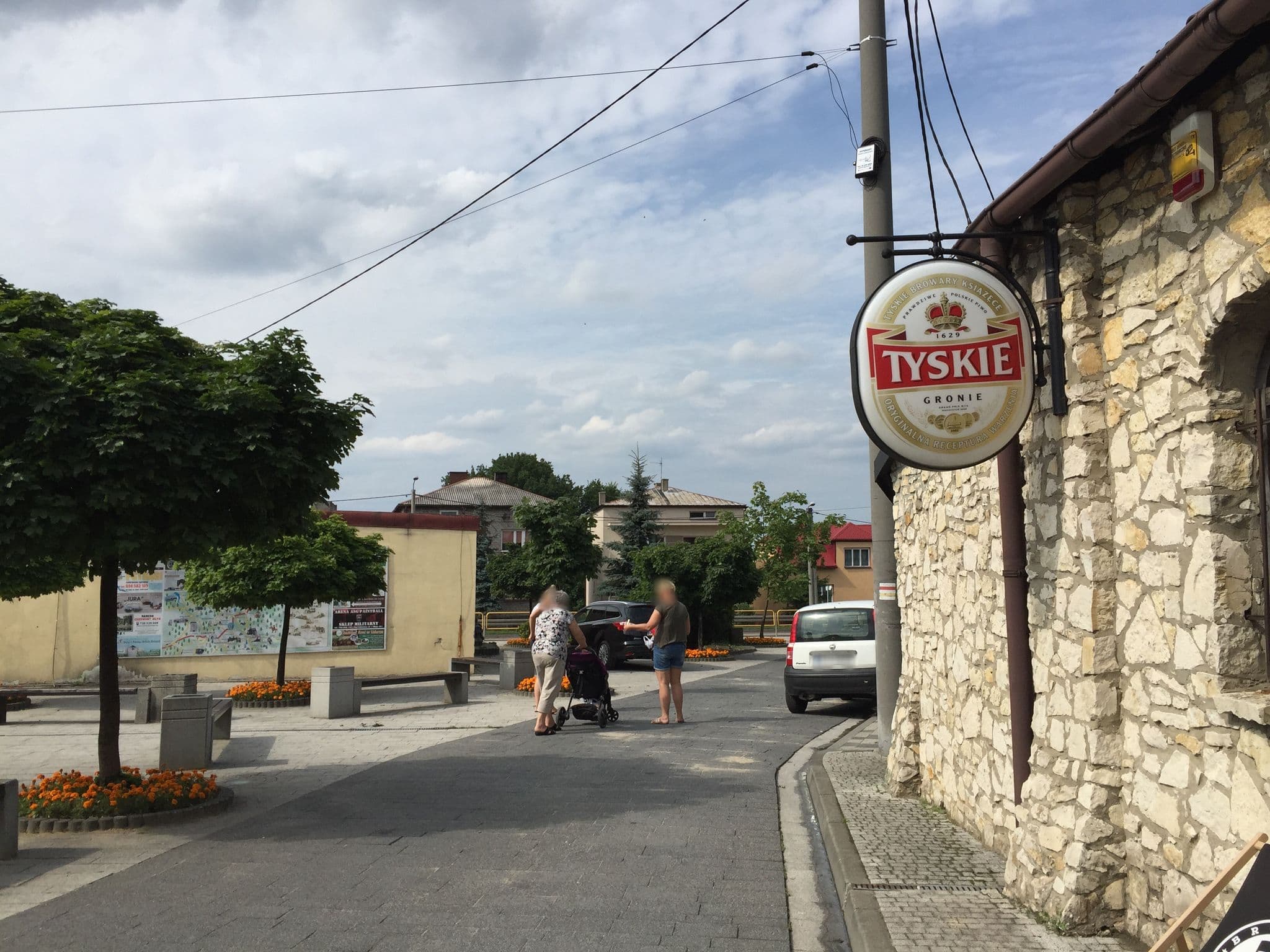 Street view near Gościniec Pod Lilijką, Ogrodzieniec — © richlv (CC BY-SA · Mapillary)