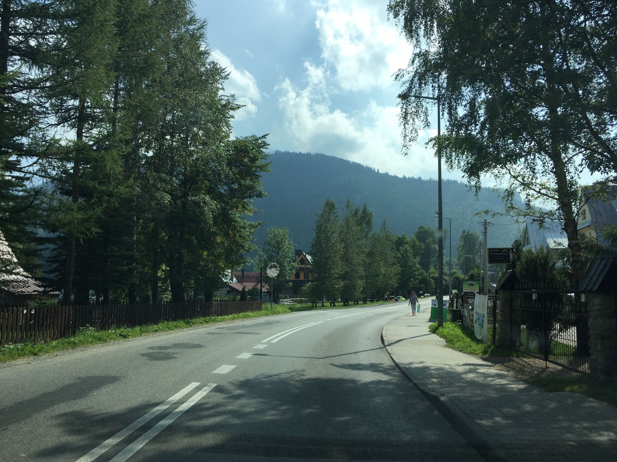 Street view near "Chotarz" Ośrodek Wypoczynkowy dla Dzieci i Młodzieży Helena Gąsienica-Bednarz, Kościelisko — © fundacja_geolife (CC BY-SA · Mapillary)