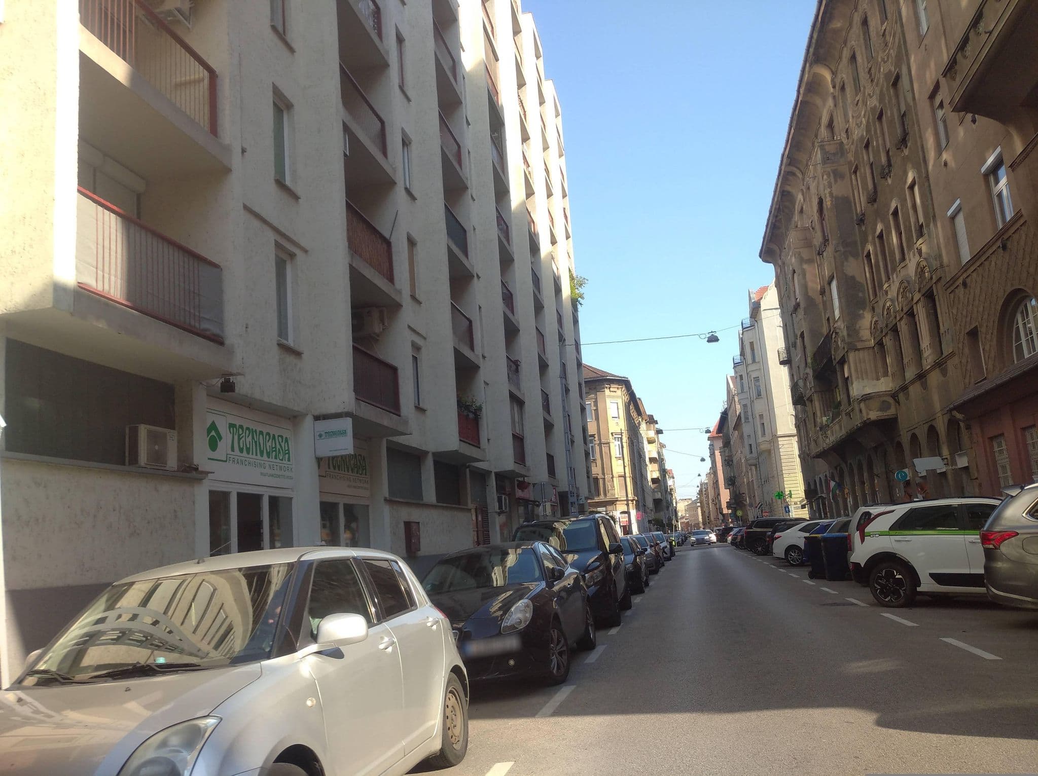 Street view near Apartment Rouge, Újlipótváros — © grozsa11 (CC BY-SA · Mapillary)