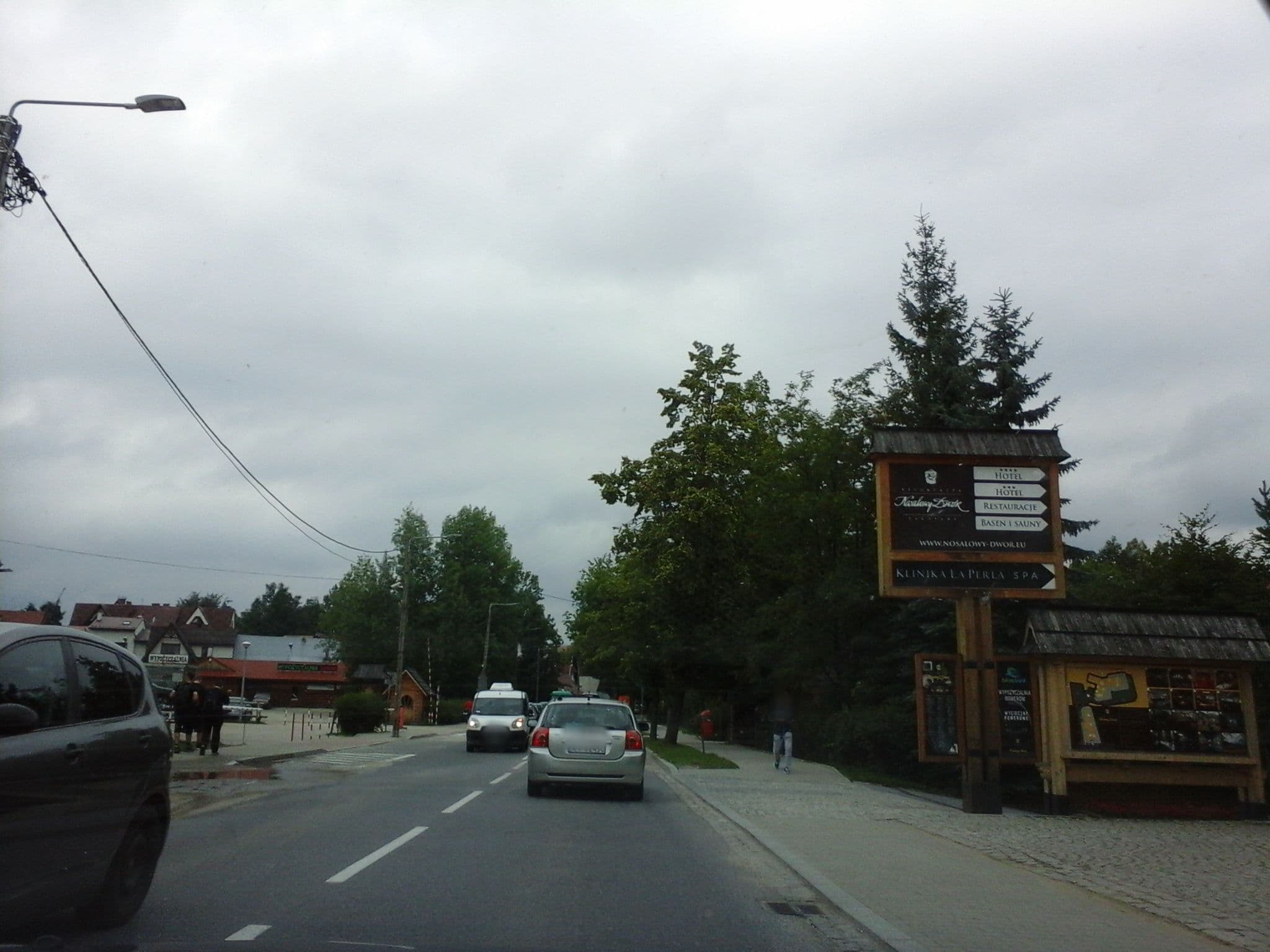 Street view near Nosalowy Dwór Spółka Jawna Gaczorek Grabowska, Zakopane — © czadzik (CC BY-SA · Mapillary)