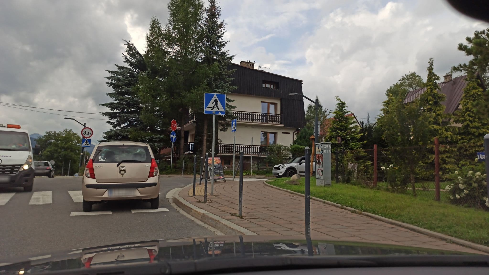 Street view near Opoka Dom Goscinny, Zakopane — © gandal543 (CC BY-SA · Mapillary)