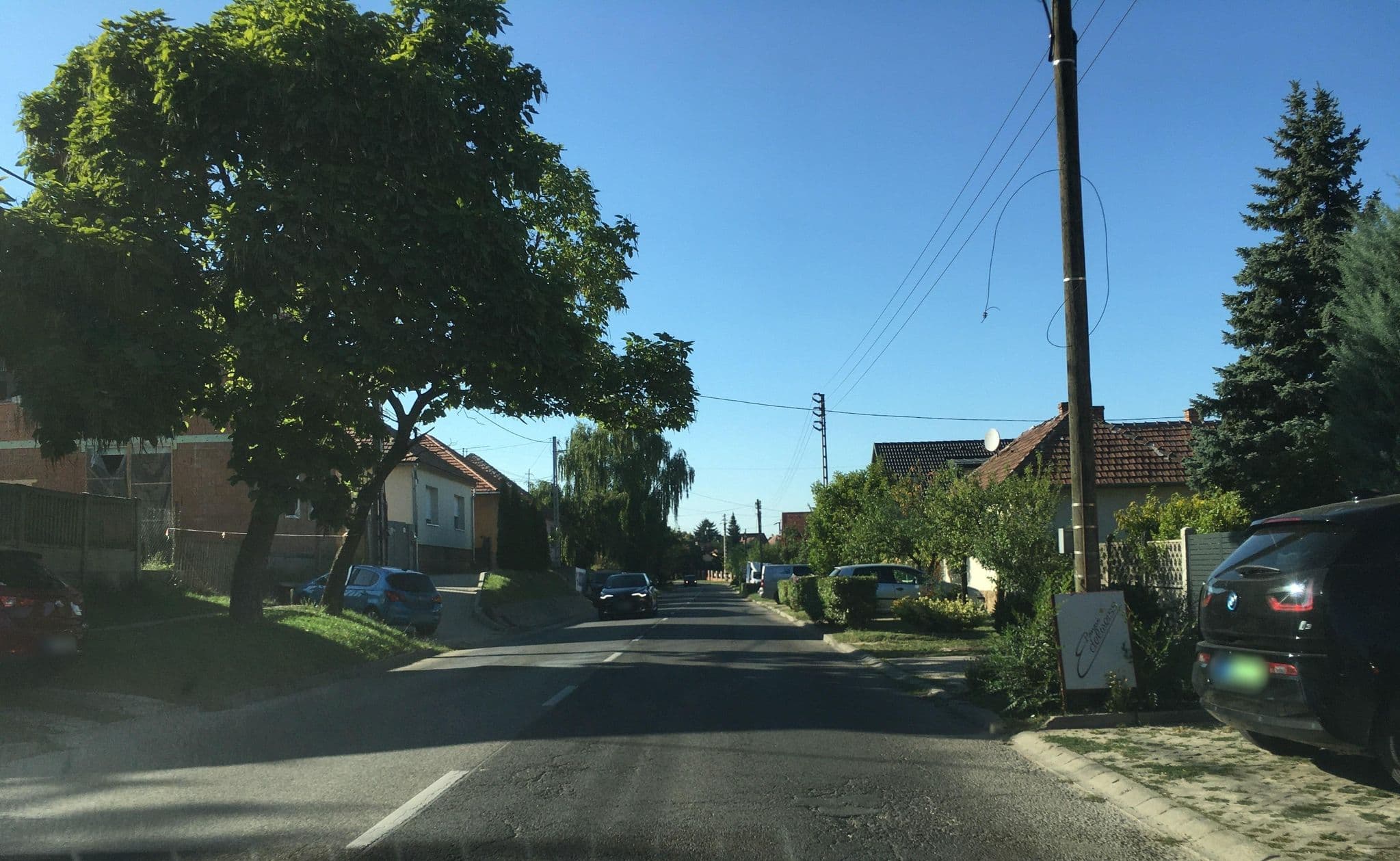 Street view near Edelweiss Panzió, Pilisvörösvár — © istefanos (CC BY-SA · Mapillary)