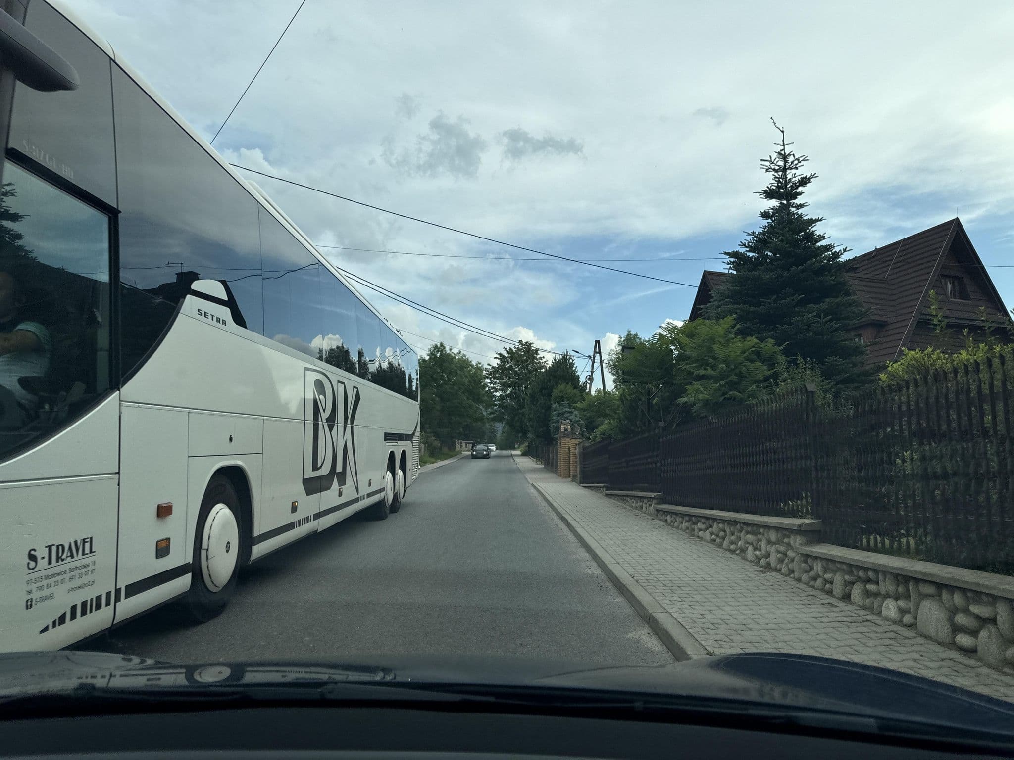 Street view near Ośrodek wypoczynkowo - rekreacyjny "Krywań", Murzasichle — © kino (CC BY-SA · Mapillary)