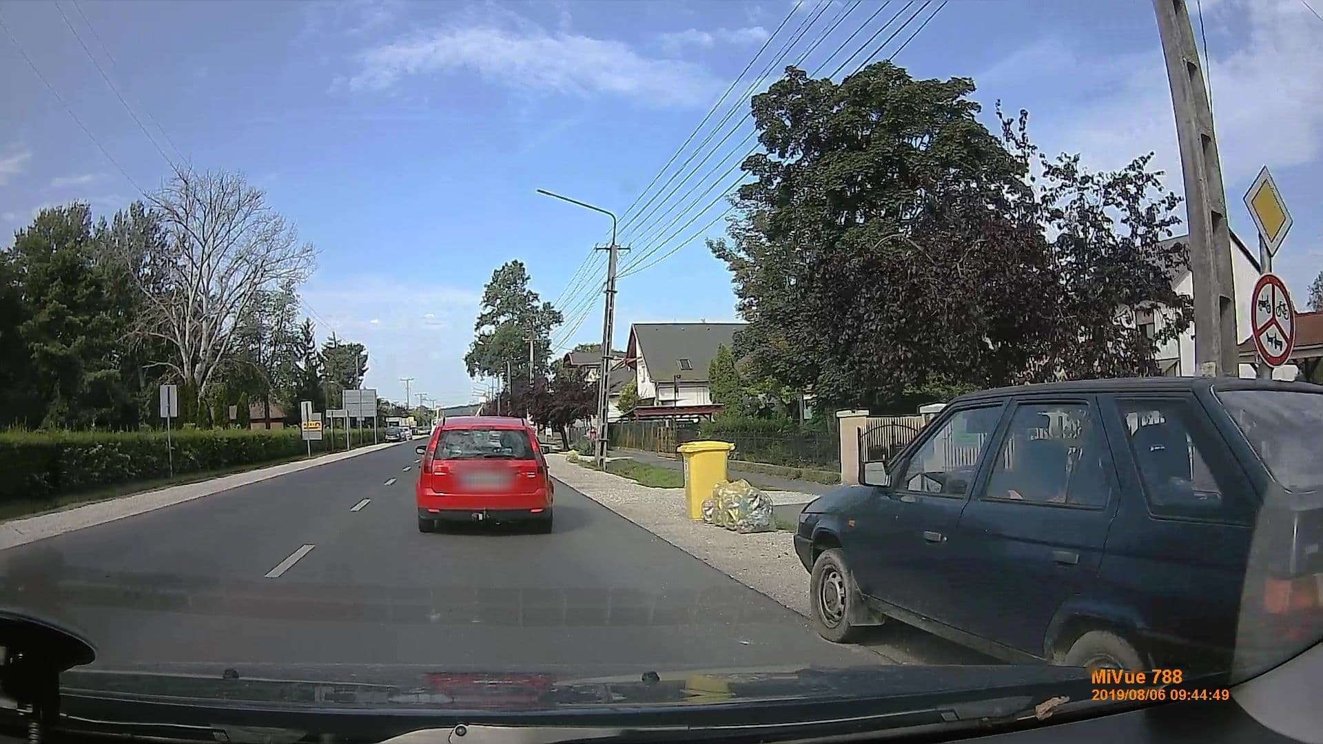 Street view near Tutti Apartman, Balatonlelle — © geox123 (CC BY-SA · Mapillary)