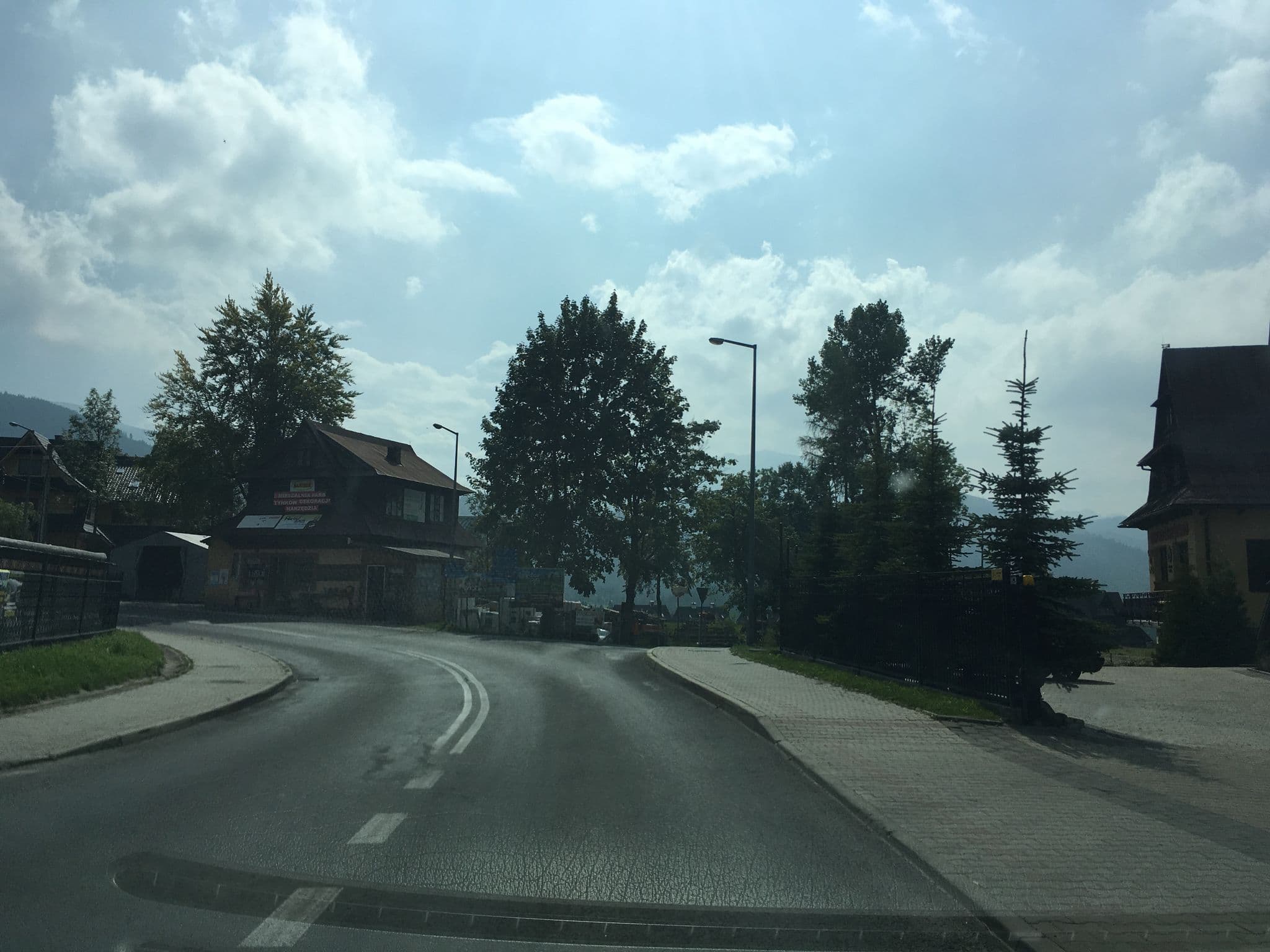 Street view near Pensjonat Tatry, Kościelisko — © fundacja_geolife (CC BY-SA · Mapillary)