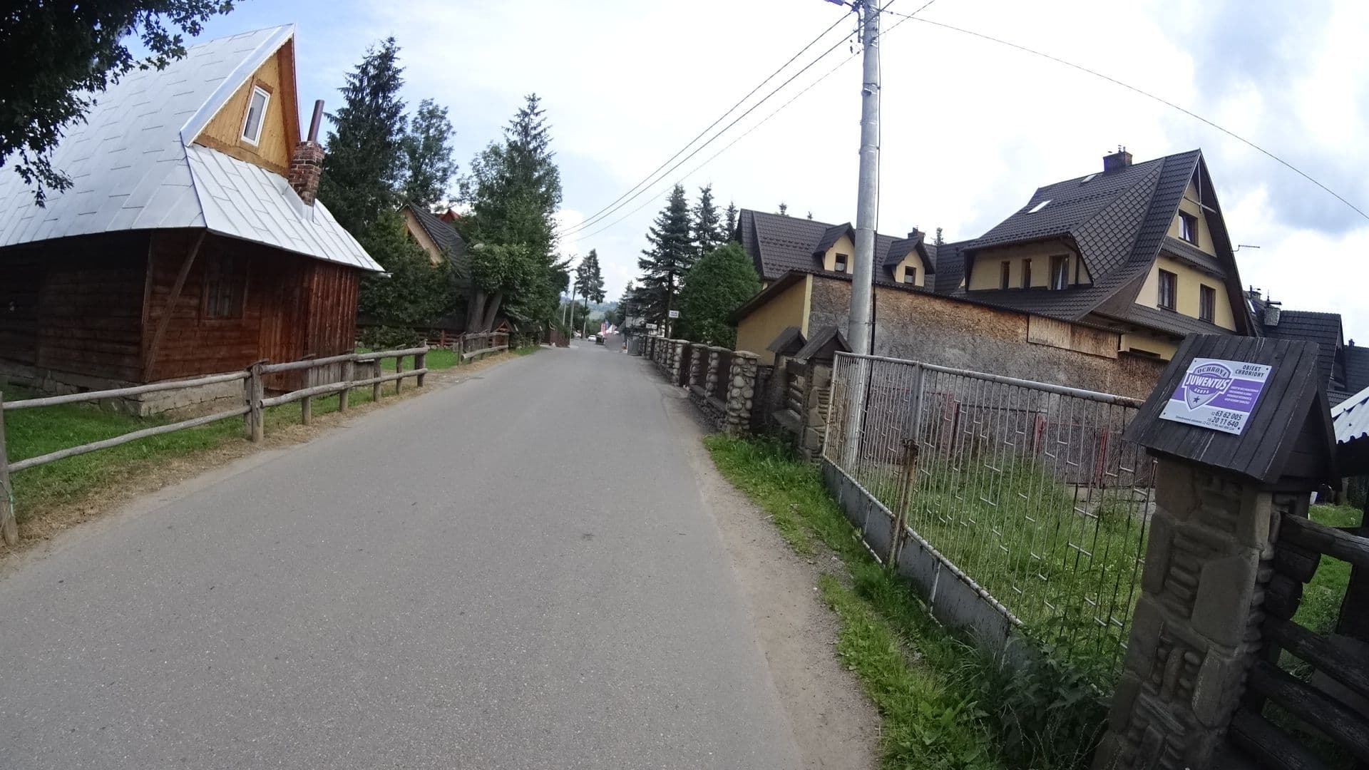 Street view near Dom Wczasowy Józef, Poronin — © awizonosz (CC BY-SA · Mapillary)