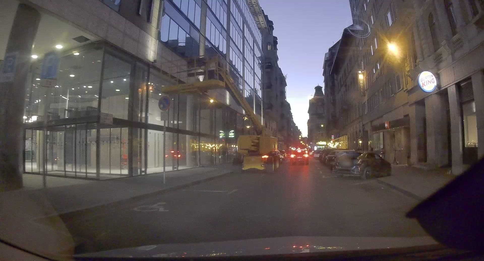 Street view near Centrooms Budapest, Csarnoknegyed — © edc22 (CC BY-SA · Mapillary)