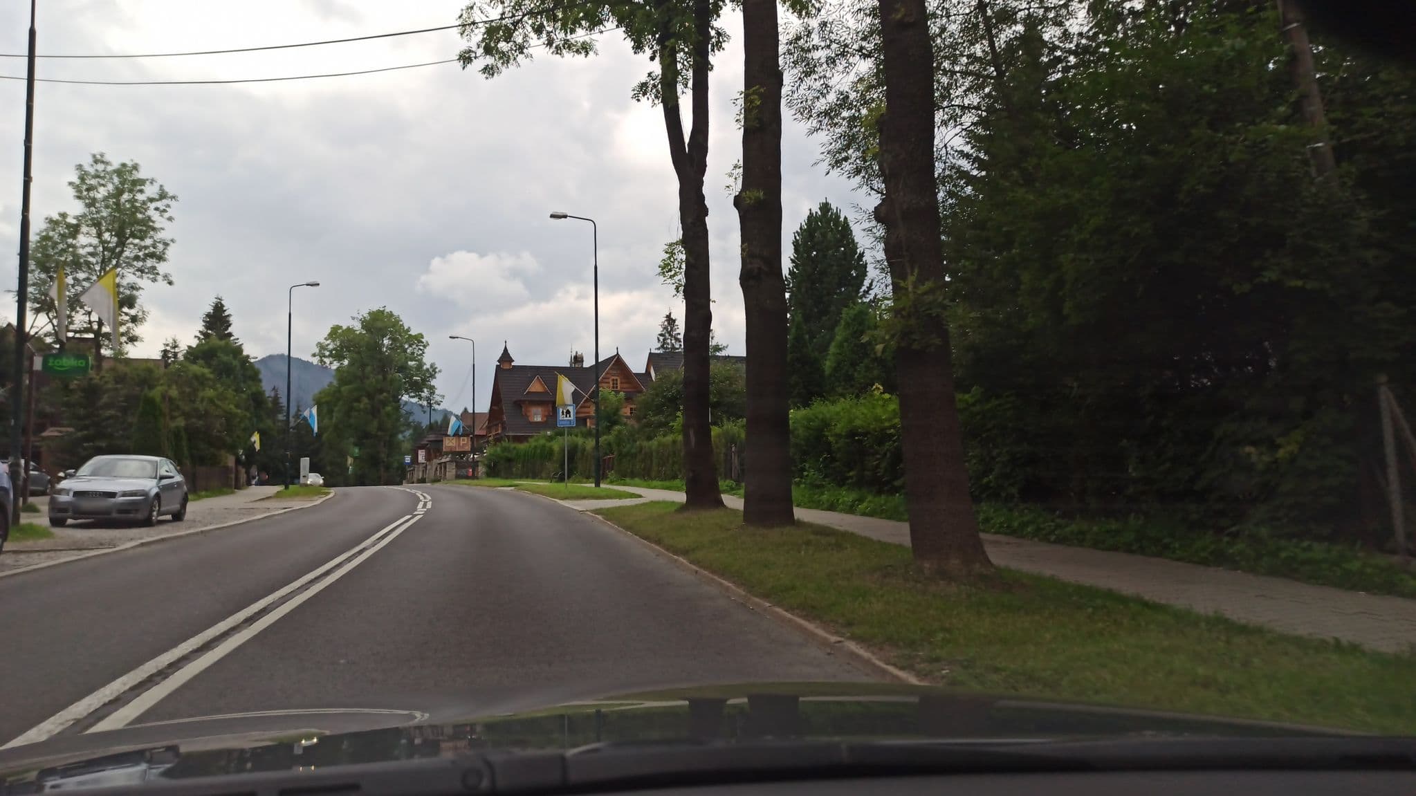 Street view near Luksusowy Domek Góralski Szałas Janikówka. Apartamenty, domki, Zakopane — © gandal543 (CC BY-SA · Mapillary)