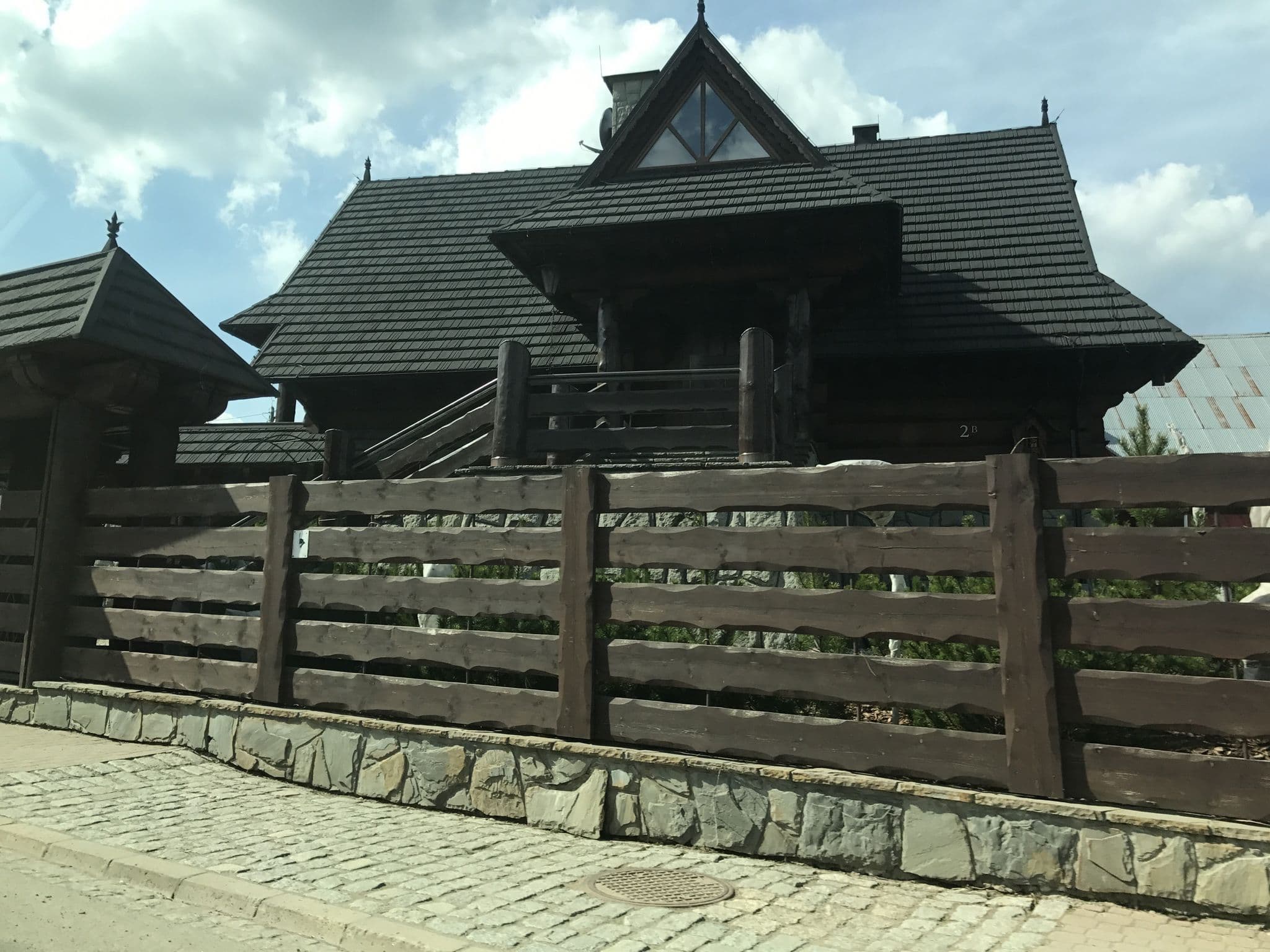 Street view near Willa Mirwa, Zakopane — © fundacja_geolife (CC BY-SA · Mapillary)