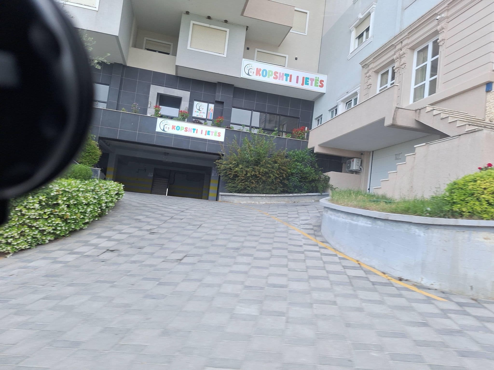 Street view near Elite Palace, Tirana